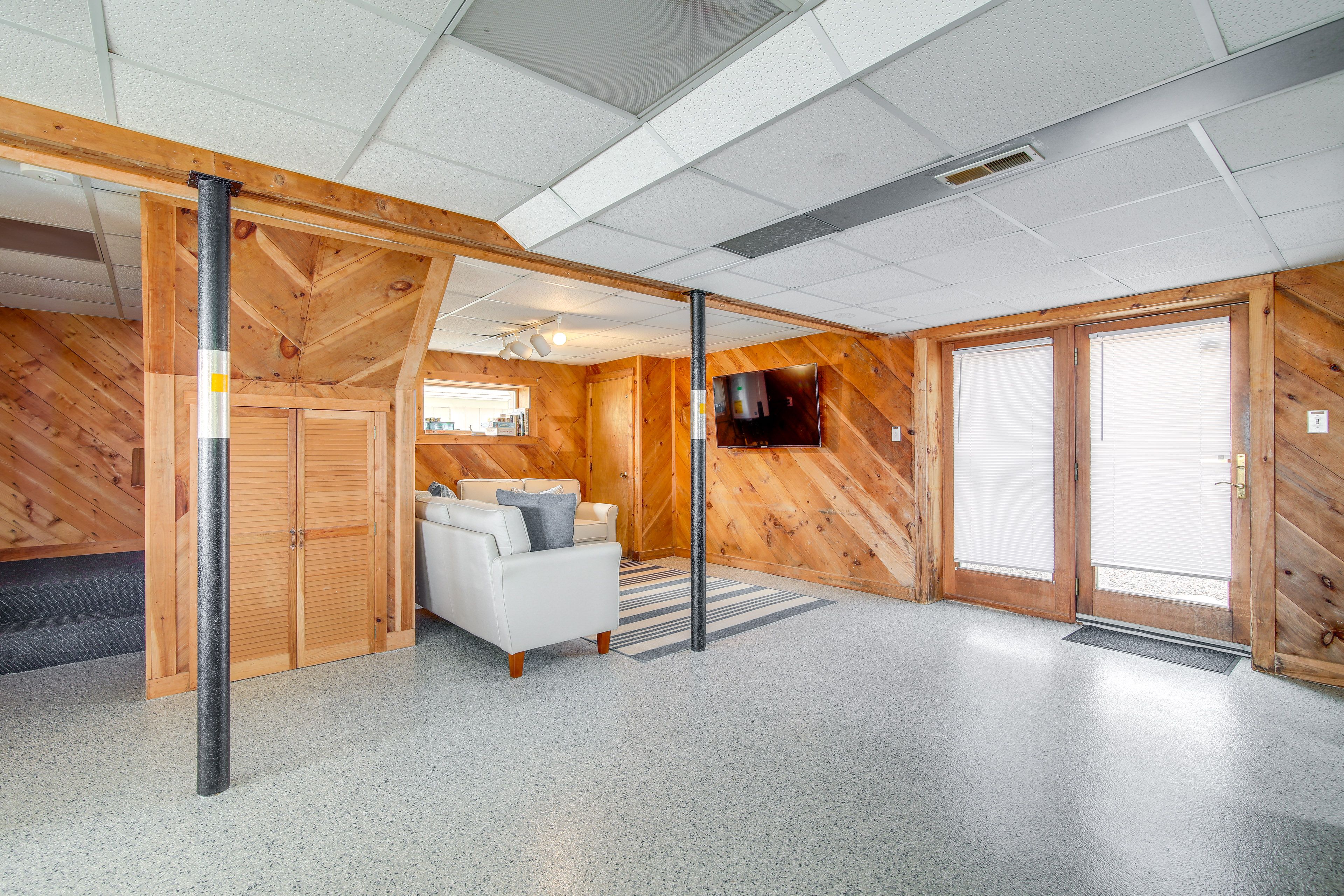 Game Room | Basement Floor | In-Unit Laundry | Smart TV