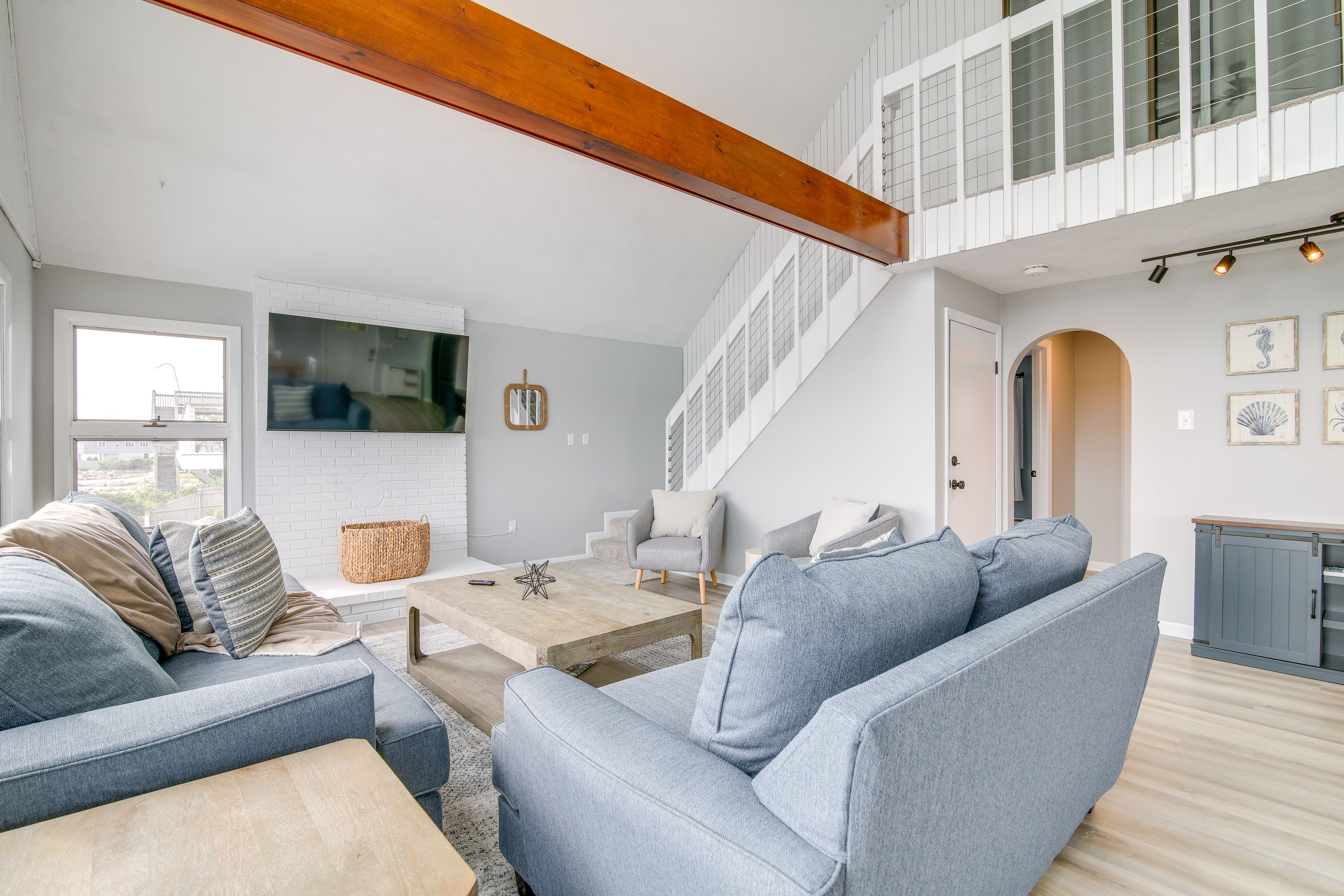 Living Room | 1st Floor | Central Air Conditioning | Smart TV