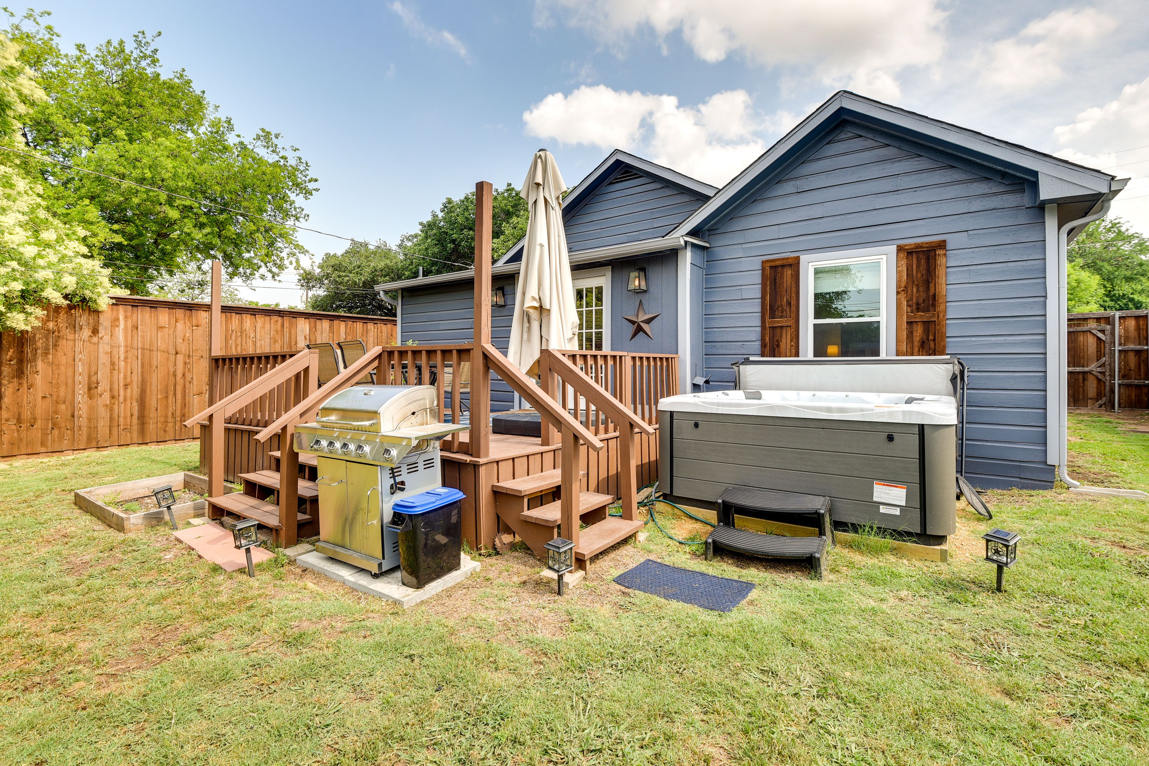 Private Yard | Gas Grill