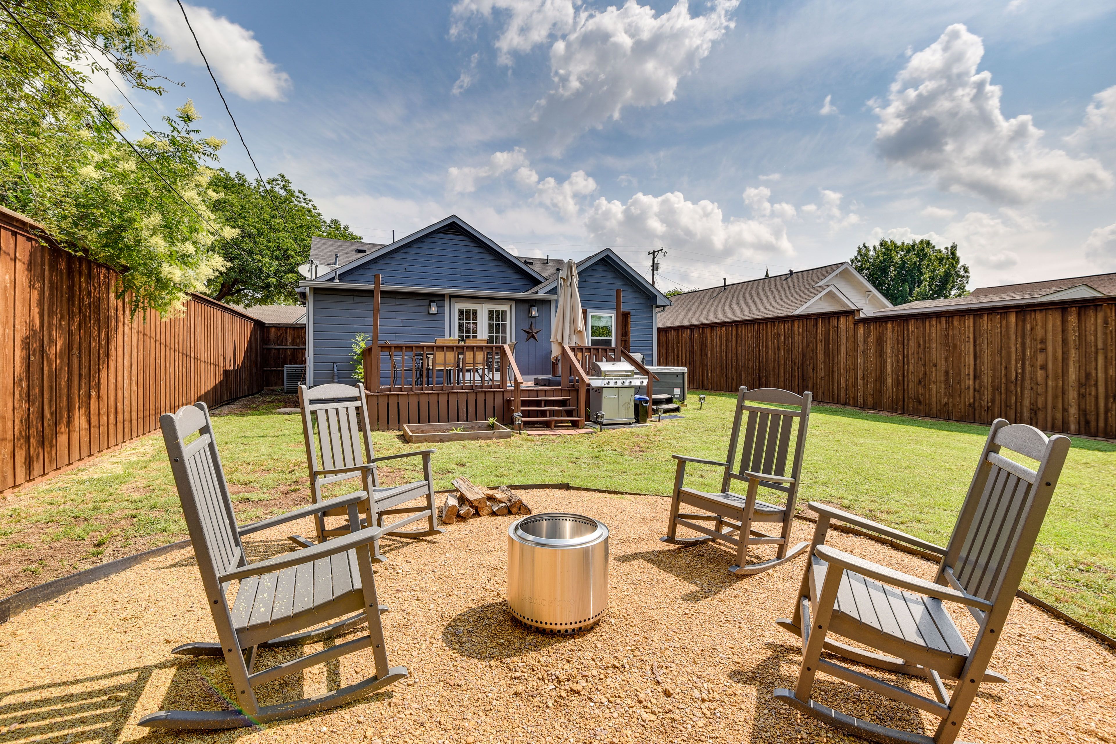 Private Yard | Gas Grill | Fire Pit