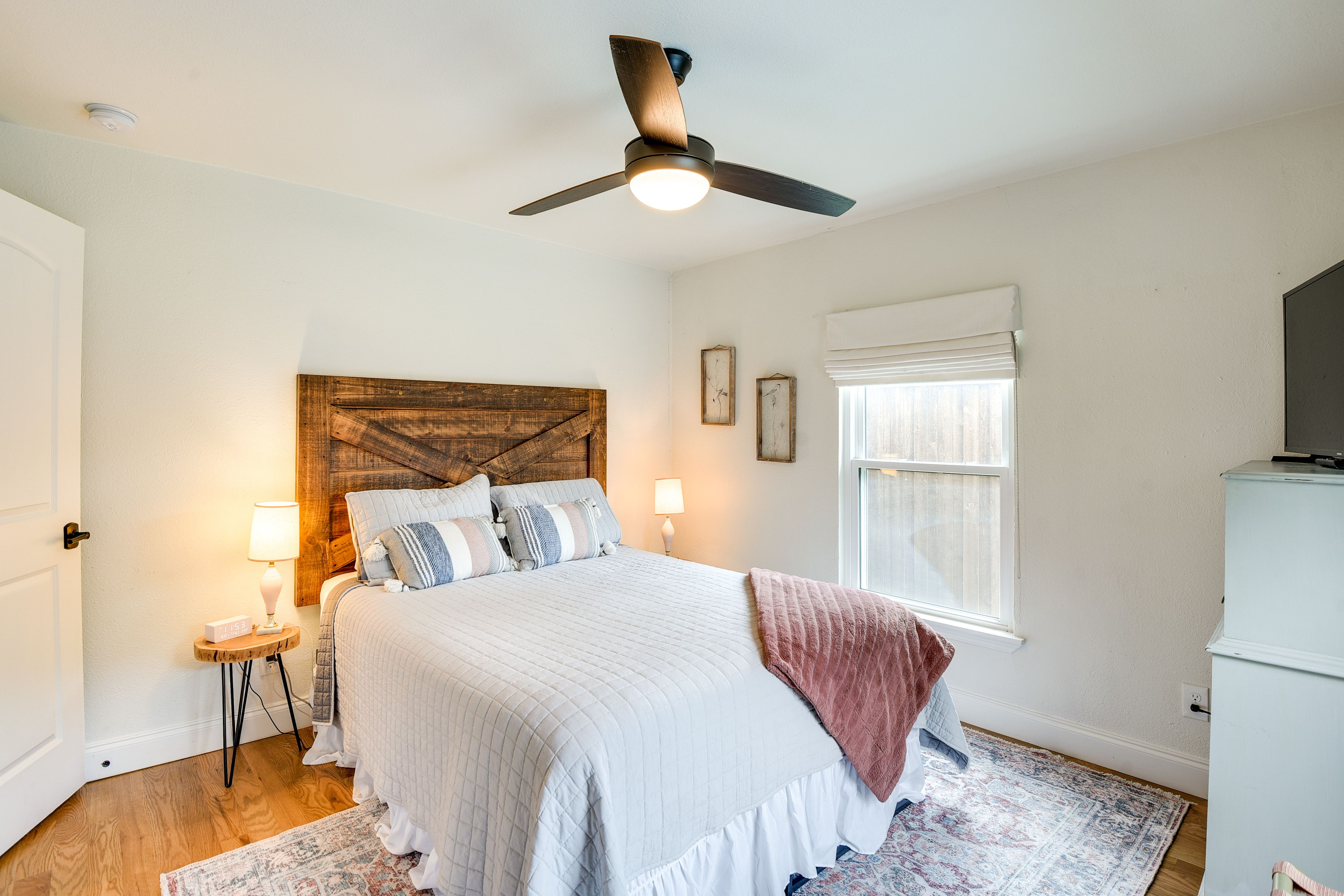Bedroom 2 | Queen Bed | Smart TV