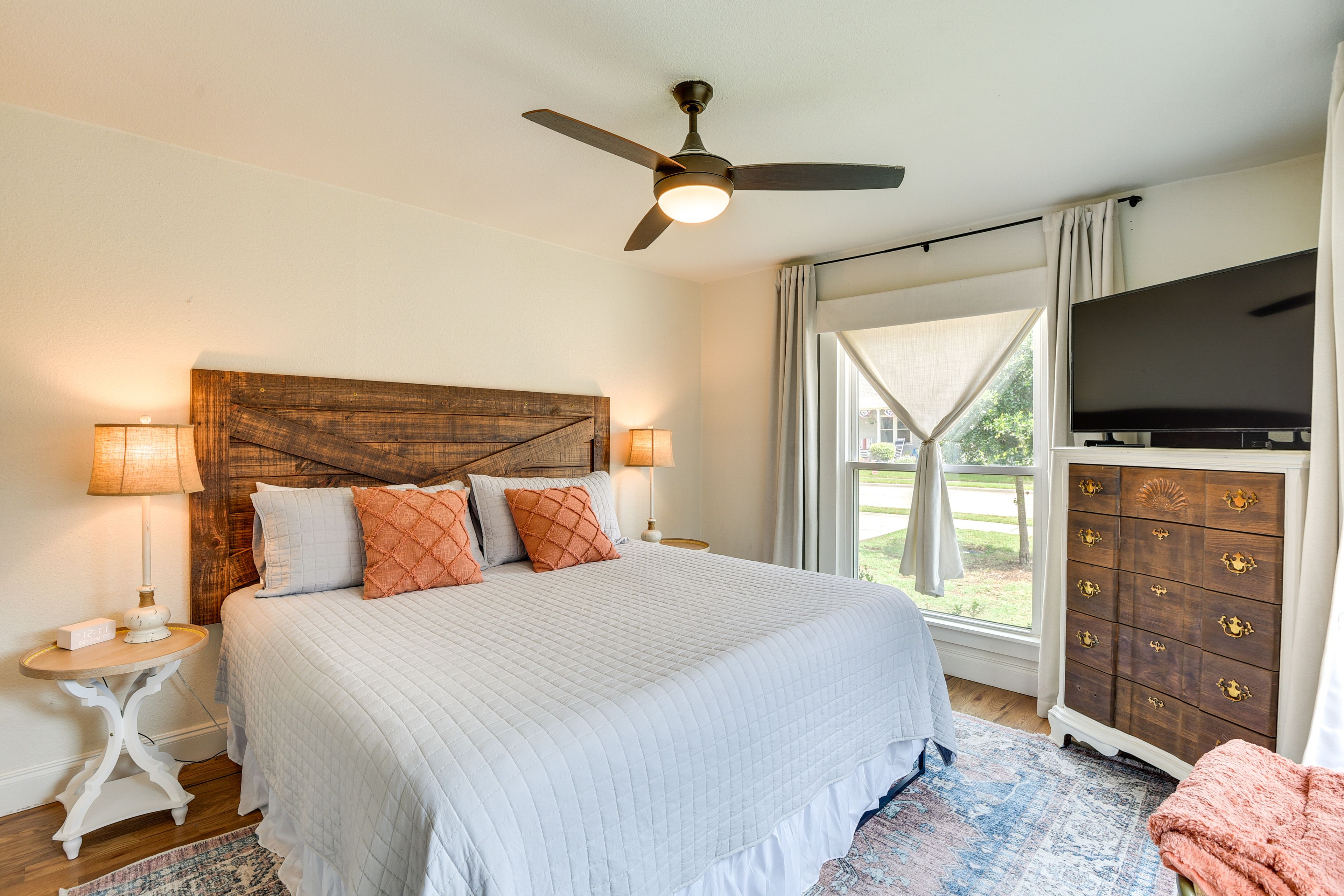 Bedroom 1 | King Bed | Smart TV | Linens Provided | En-Suite Bathroom