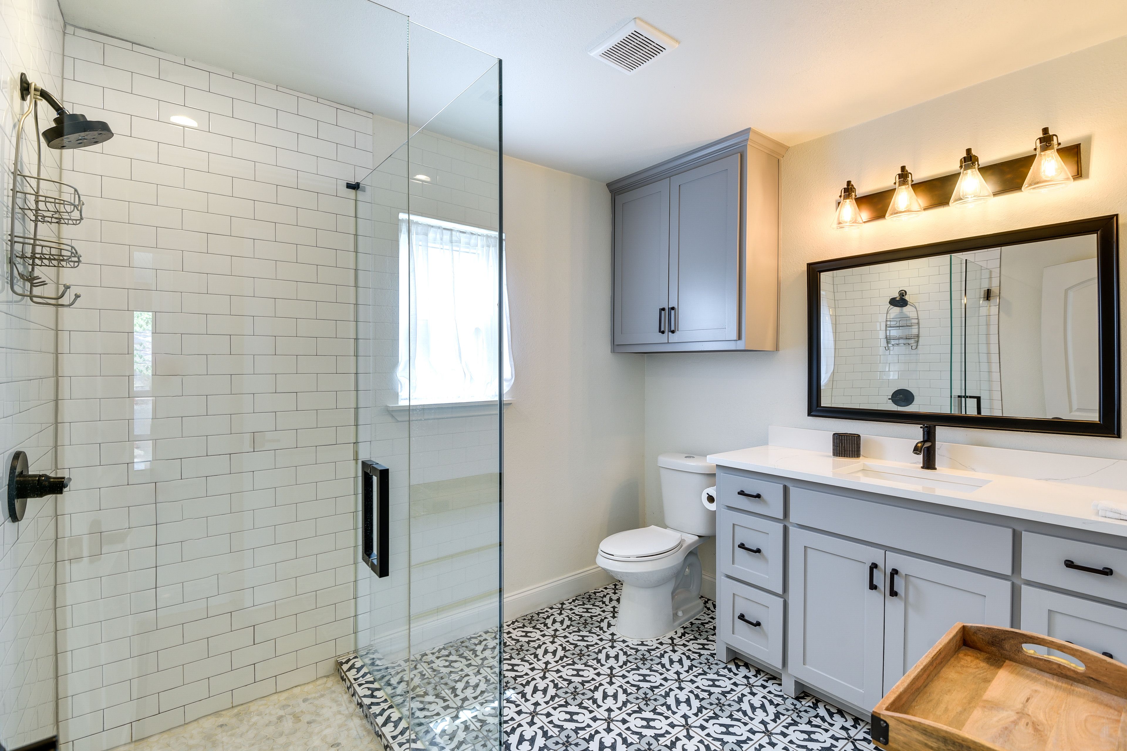 Full Bathroom | Towels Provided | Complimentary Toiletries
