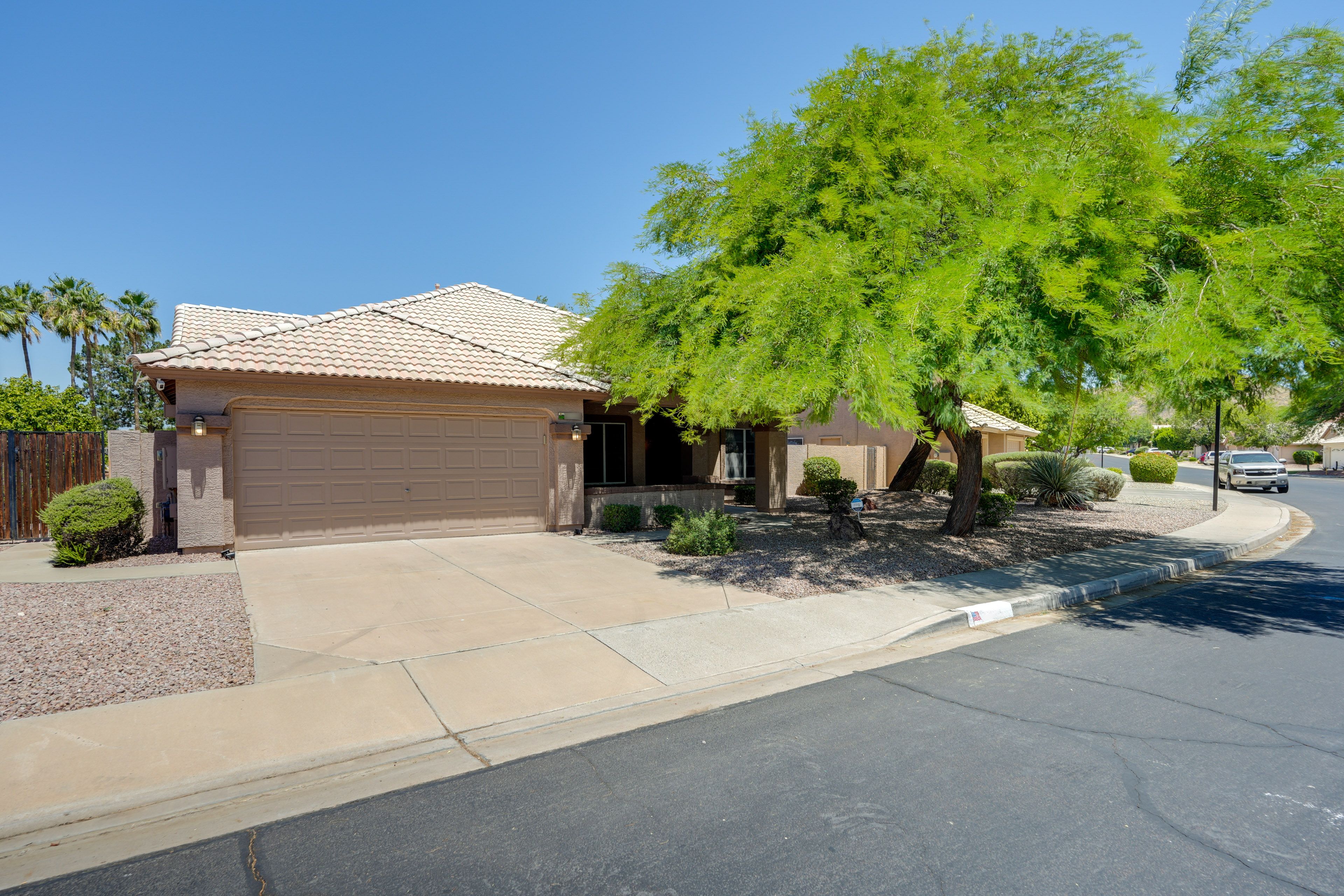 Home Exterior | Backyard Oasis | Outdoor Kitchen