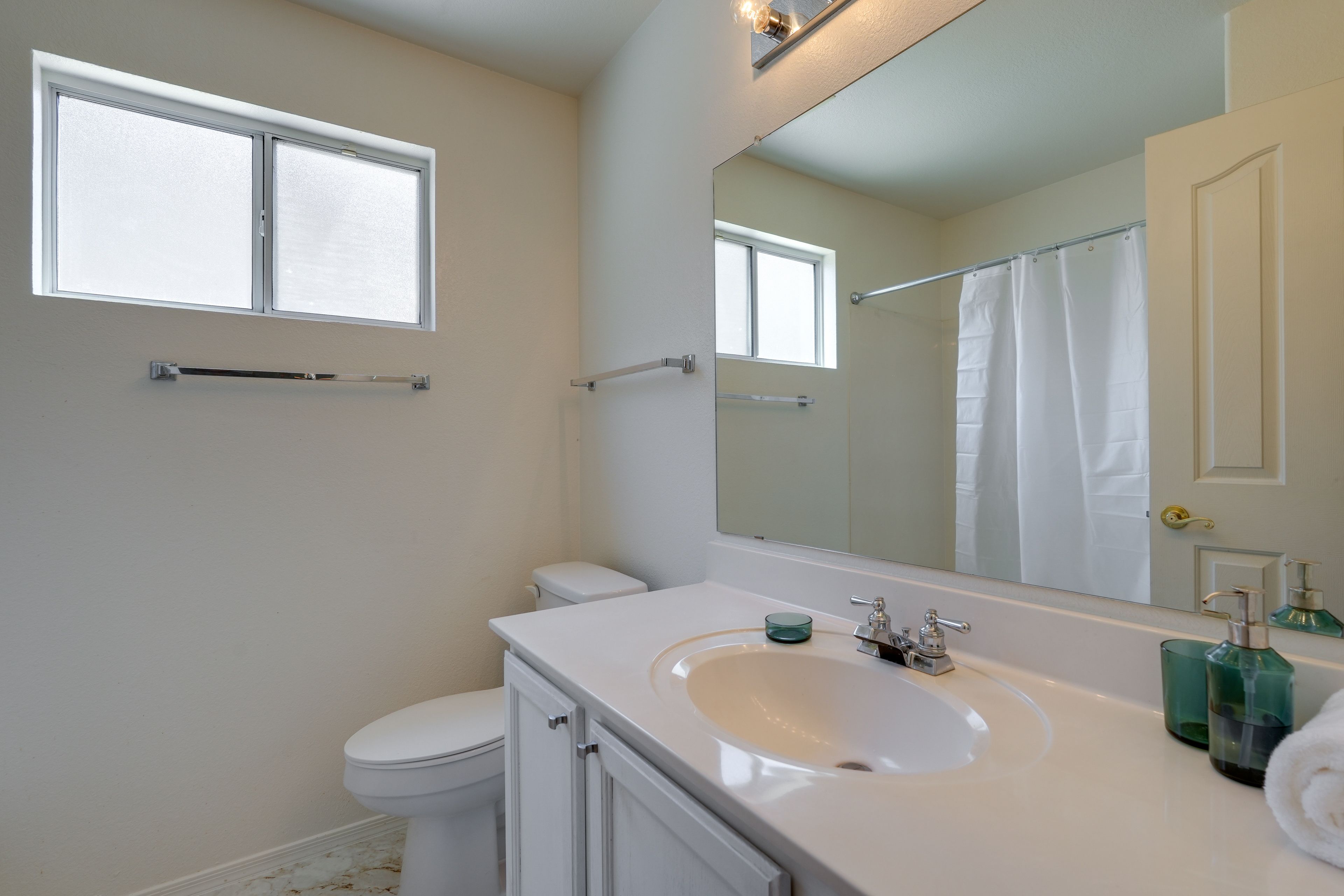 Full Bathroom | Shower/Tub Combo