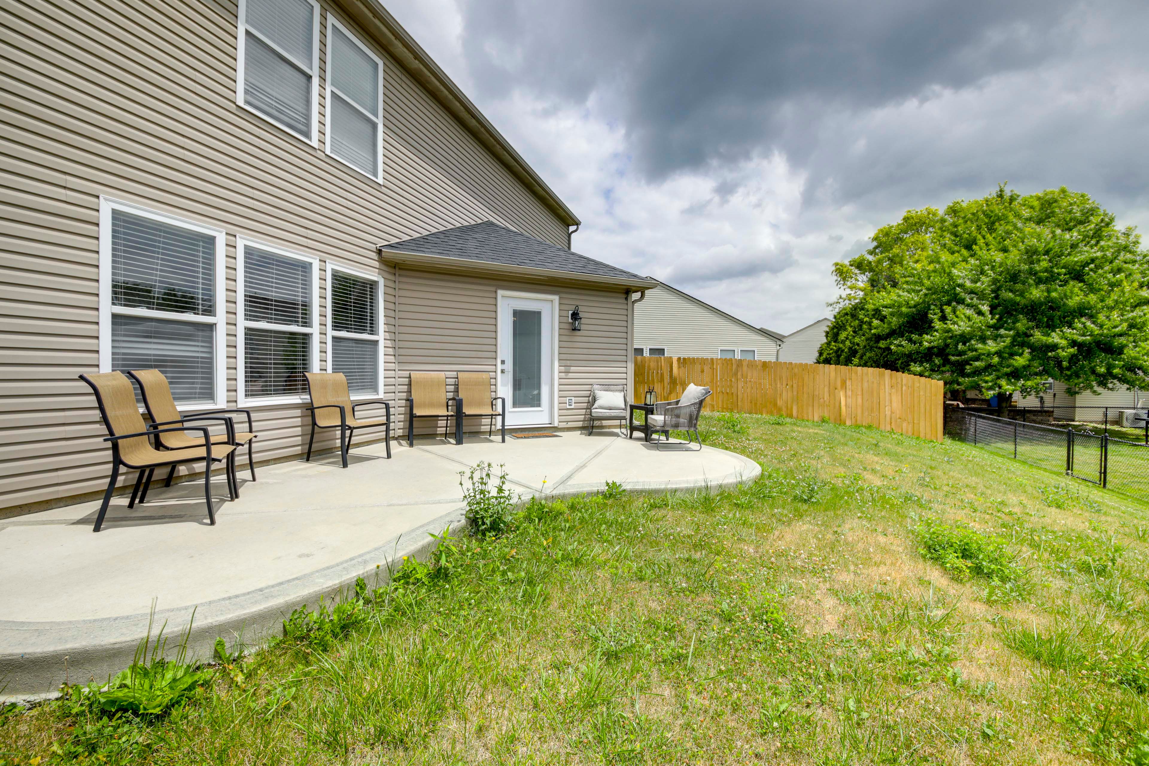 Back Patio | Lounge Seating