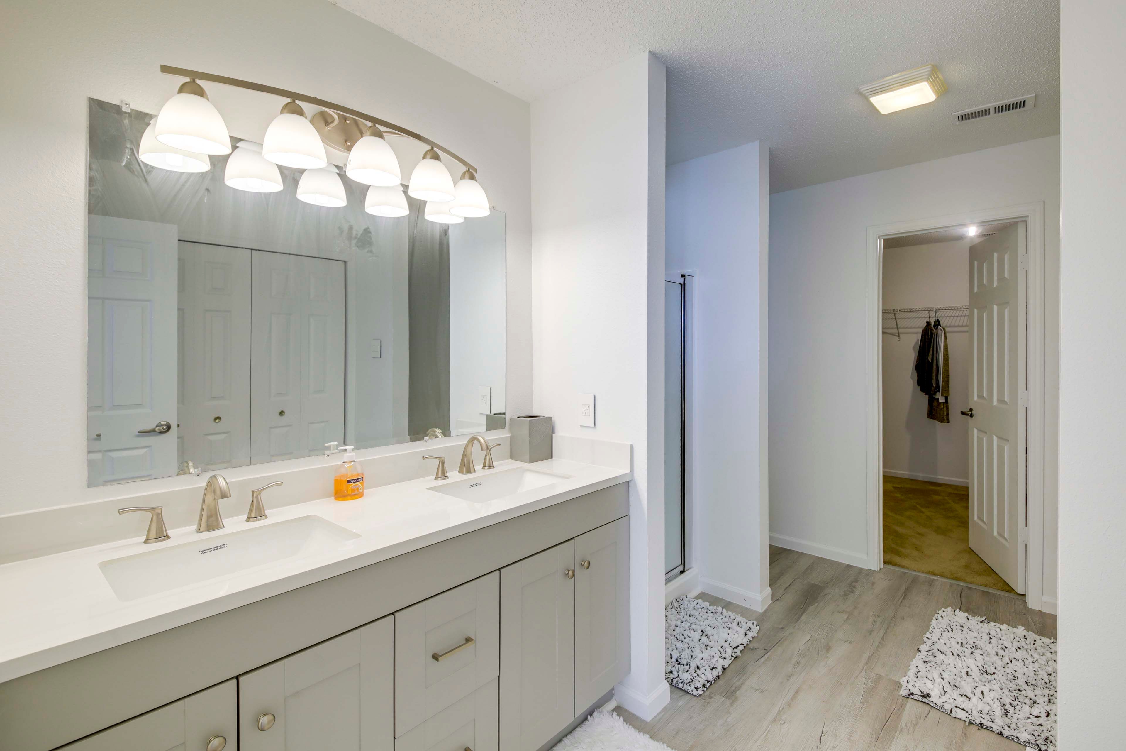Full Bathroom | Bathtub | Complimentary Toiletries