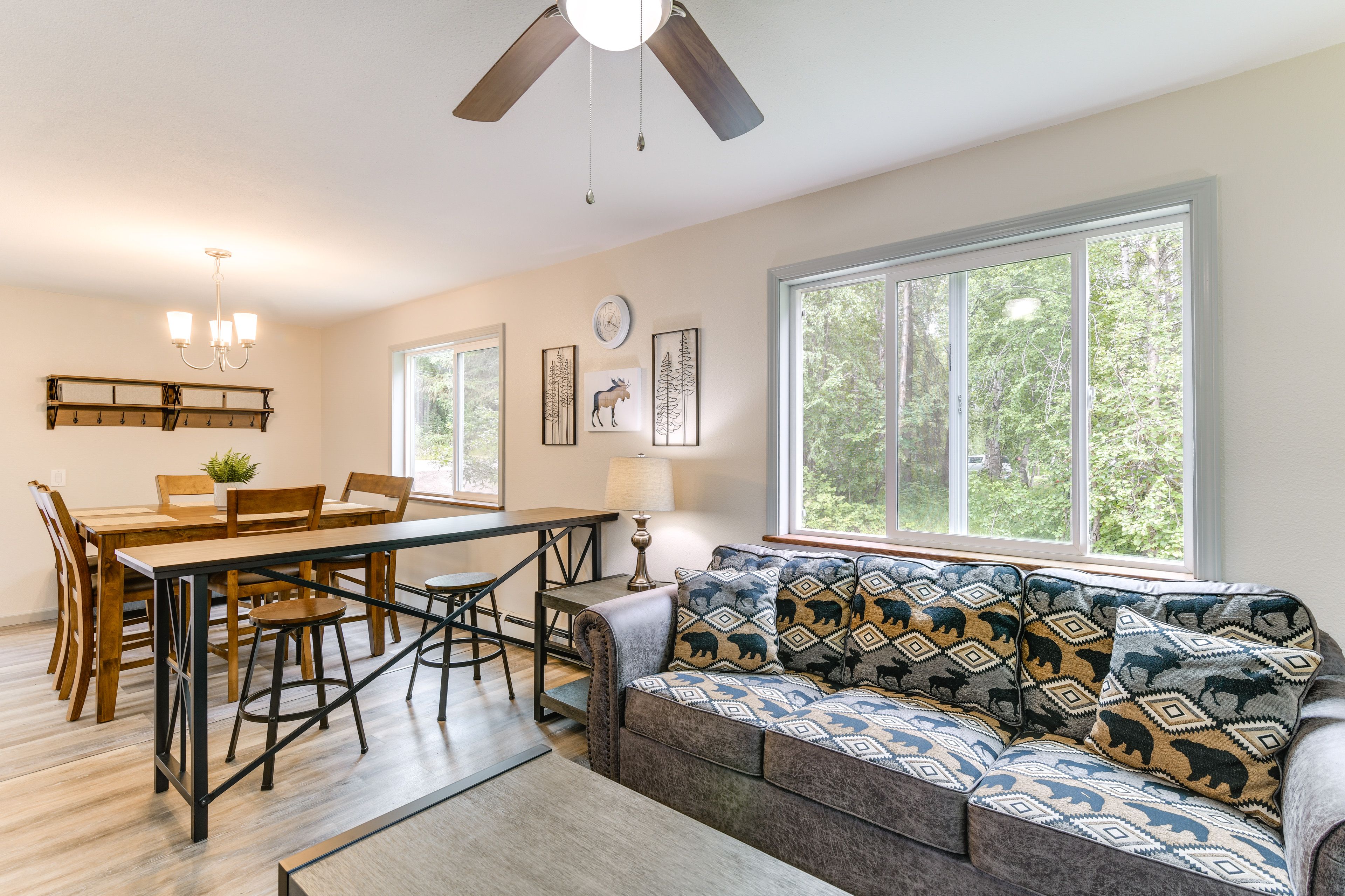Living Room | Free WiFi | 2 Full Sleeper Sofas | Smart TVs