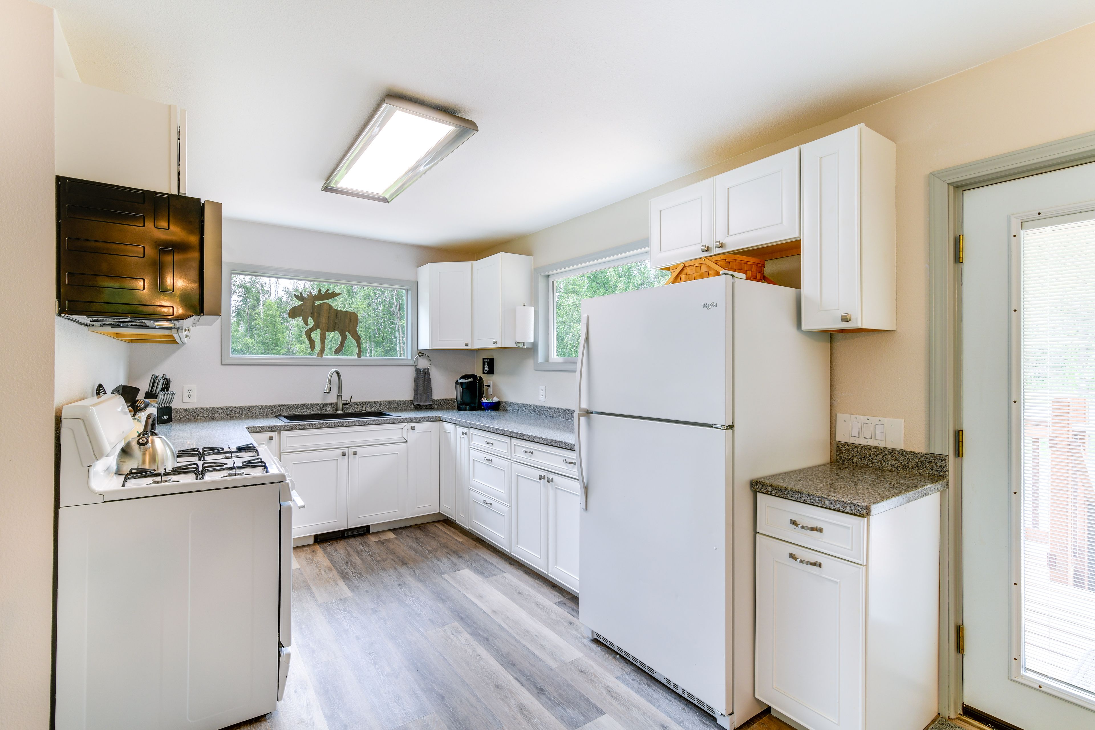 Kitchen | Dishwasher | Spices | Toaster