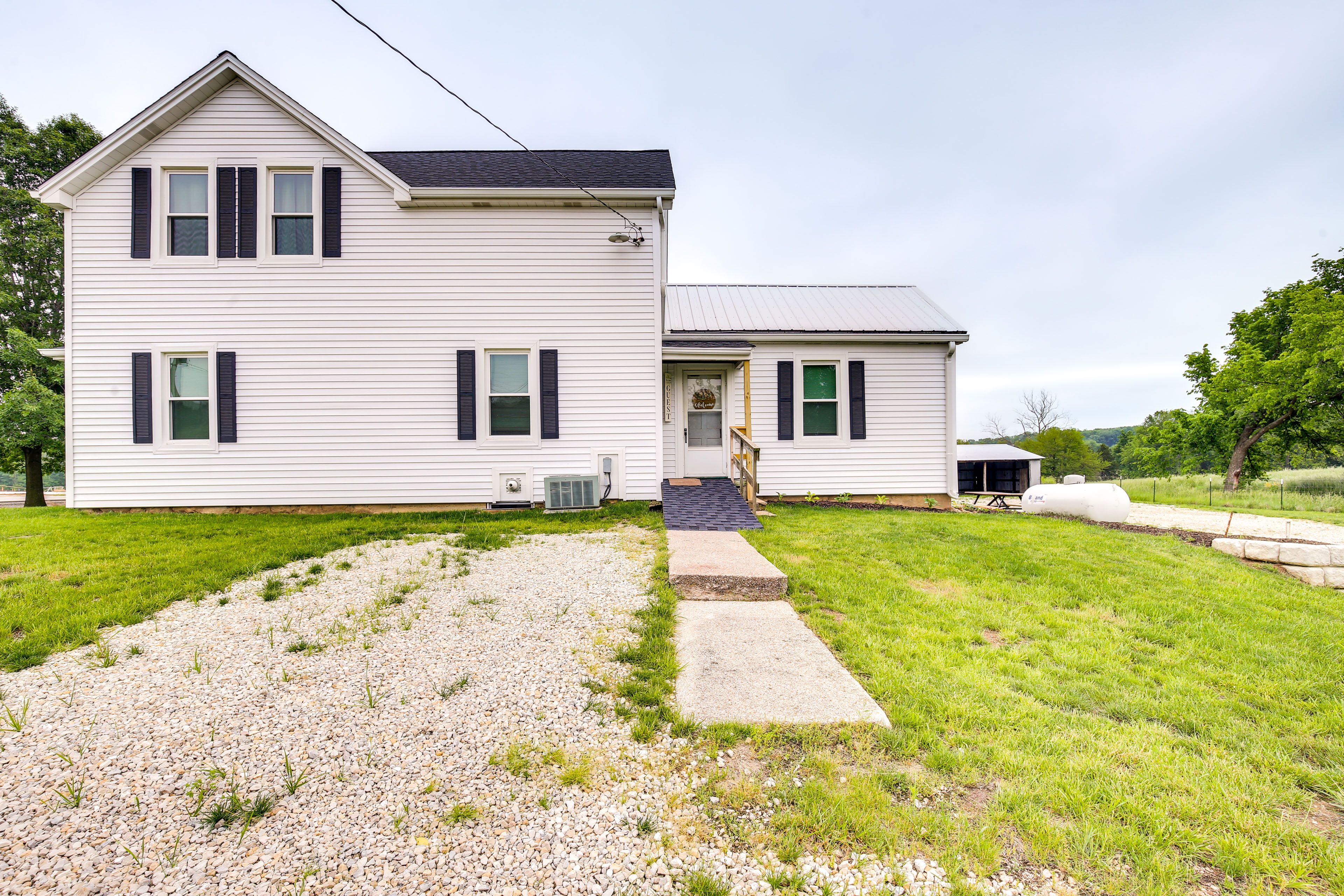 Parking | Driveway (8 Vehicles) | Garage (2 Vehicles) | RV/Trailer Parking