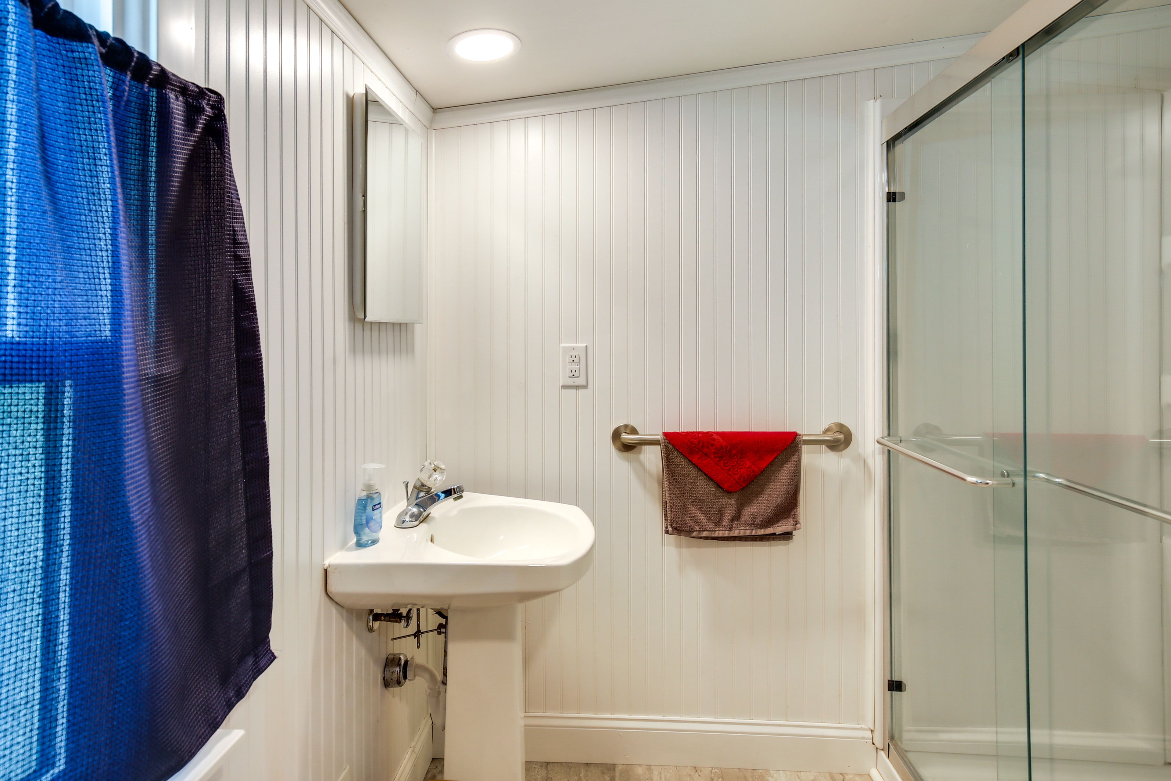 Full Bathroom | Complimentary Toiletries