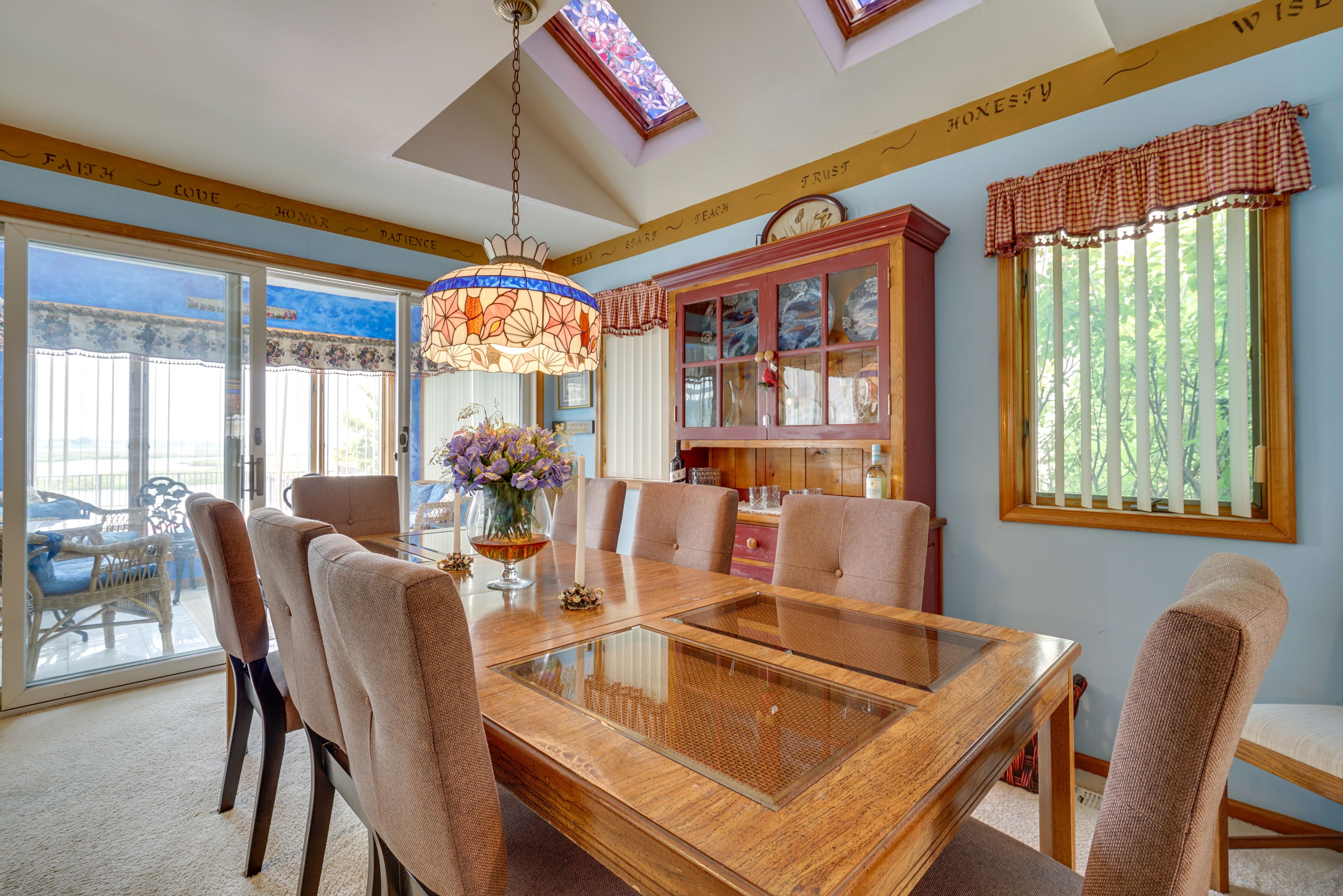Dining Room | Dishware/Flatware Provided