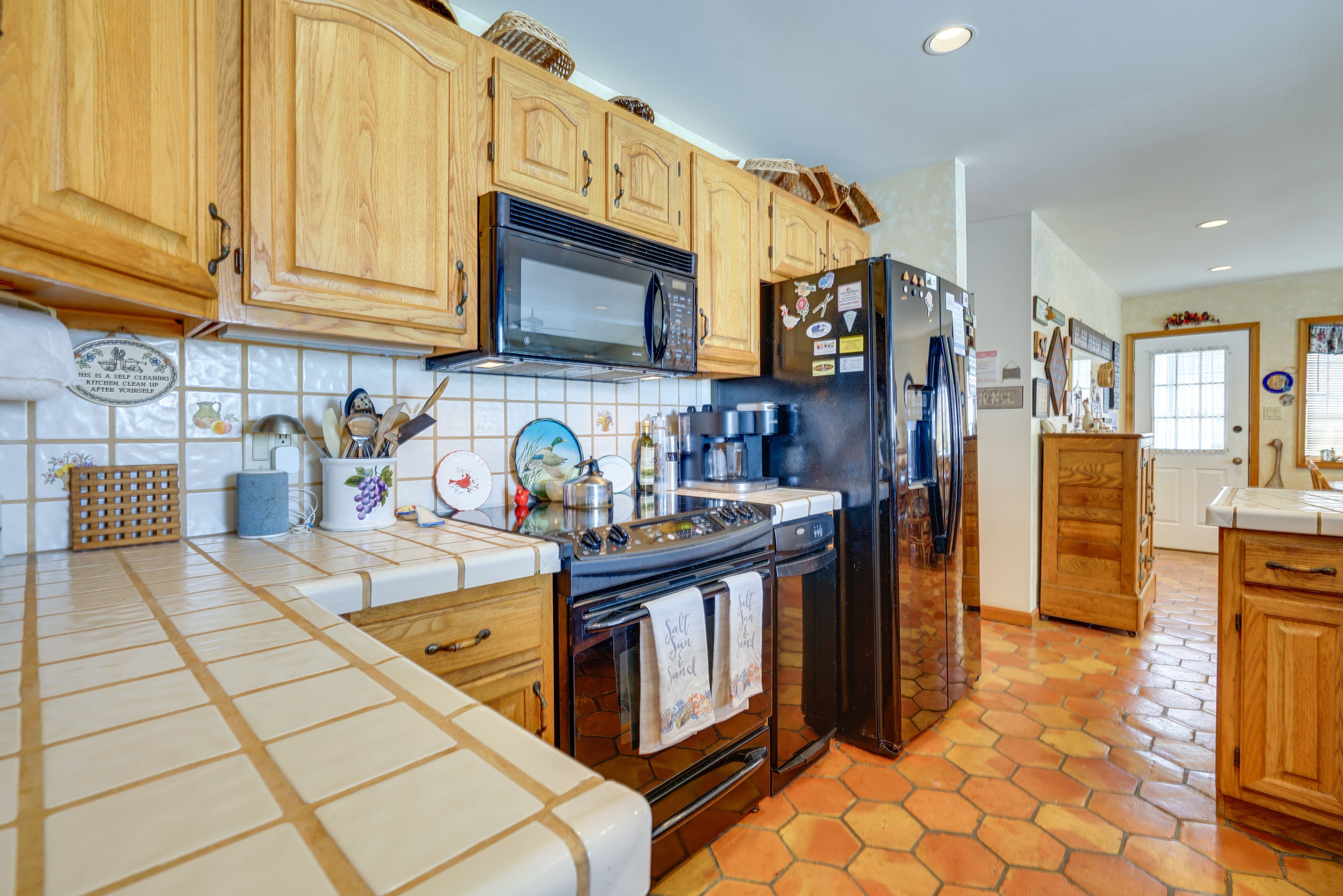 Kitchen | Cooking Basics | Coffee Maker | Paper Towels/Trash Bags Provided