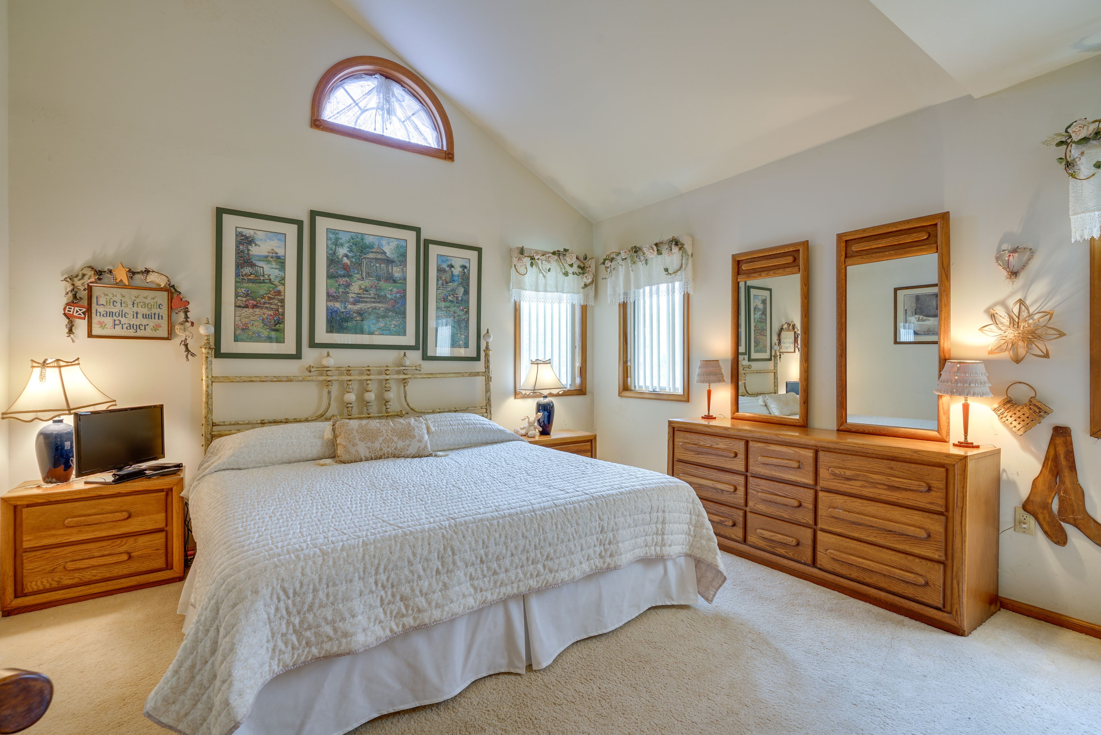 Bedroom 1 | King Bed | Linens Provided