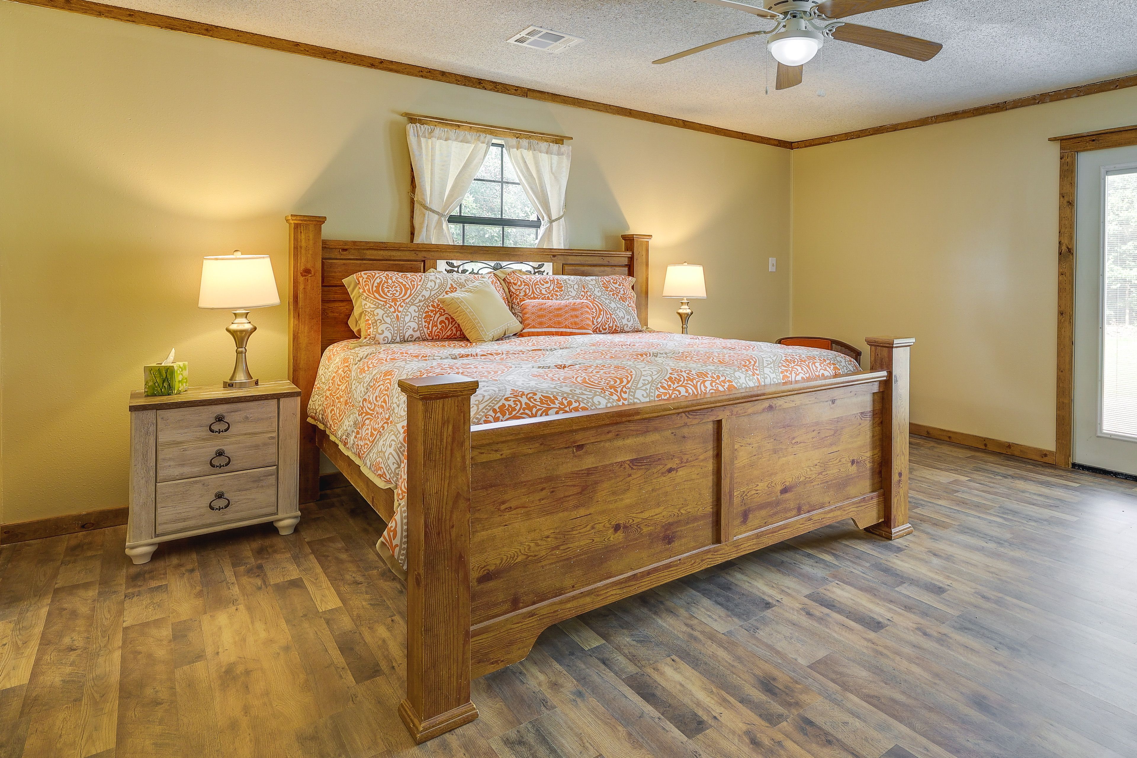Bedroom Suite | King Bed | Linens Provided