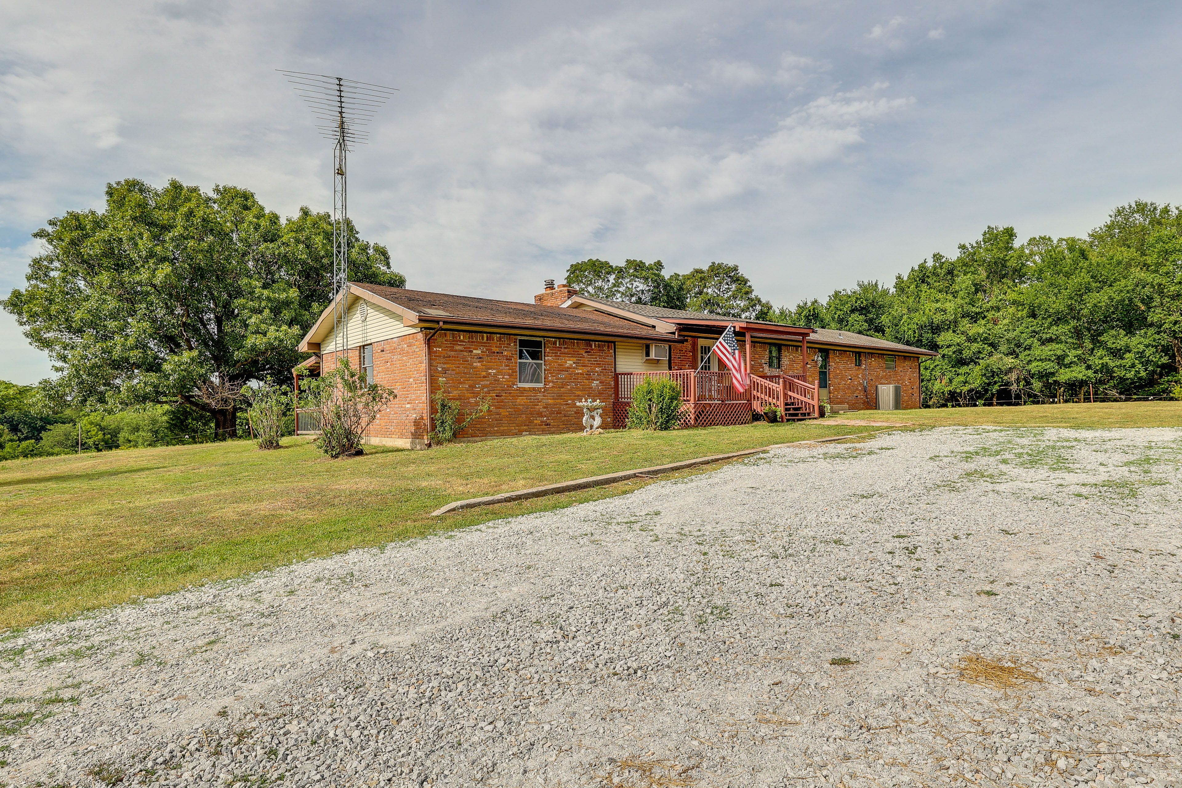 Parking | Driveway (6 Vehicles) | RV/Trailer Parking