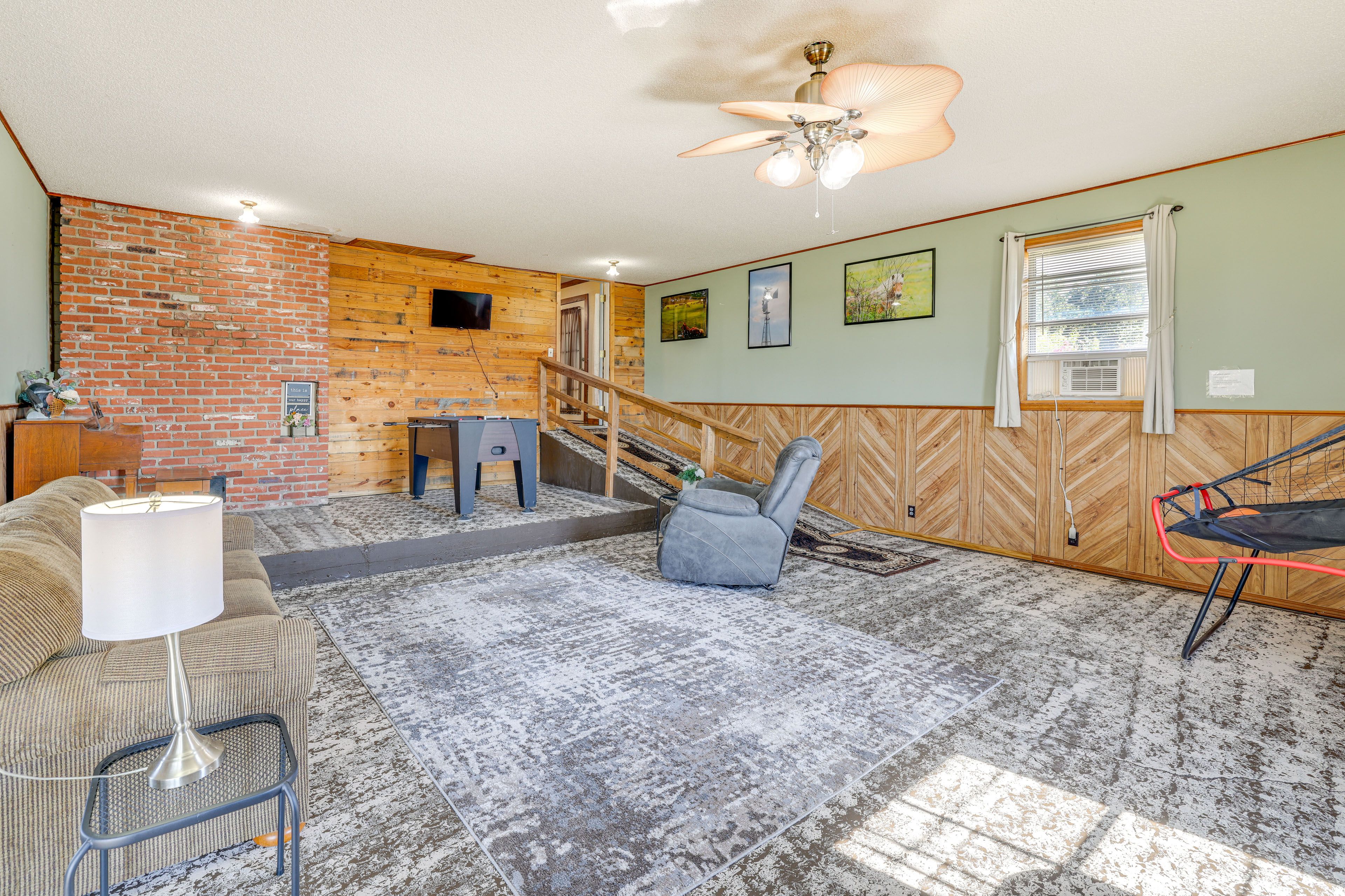 Game Room | Piano | Air Hockey Table | Basketball | Foosball Table