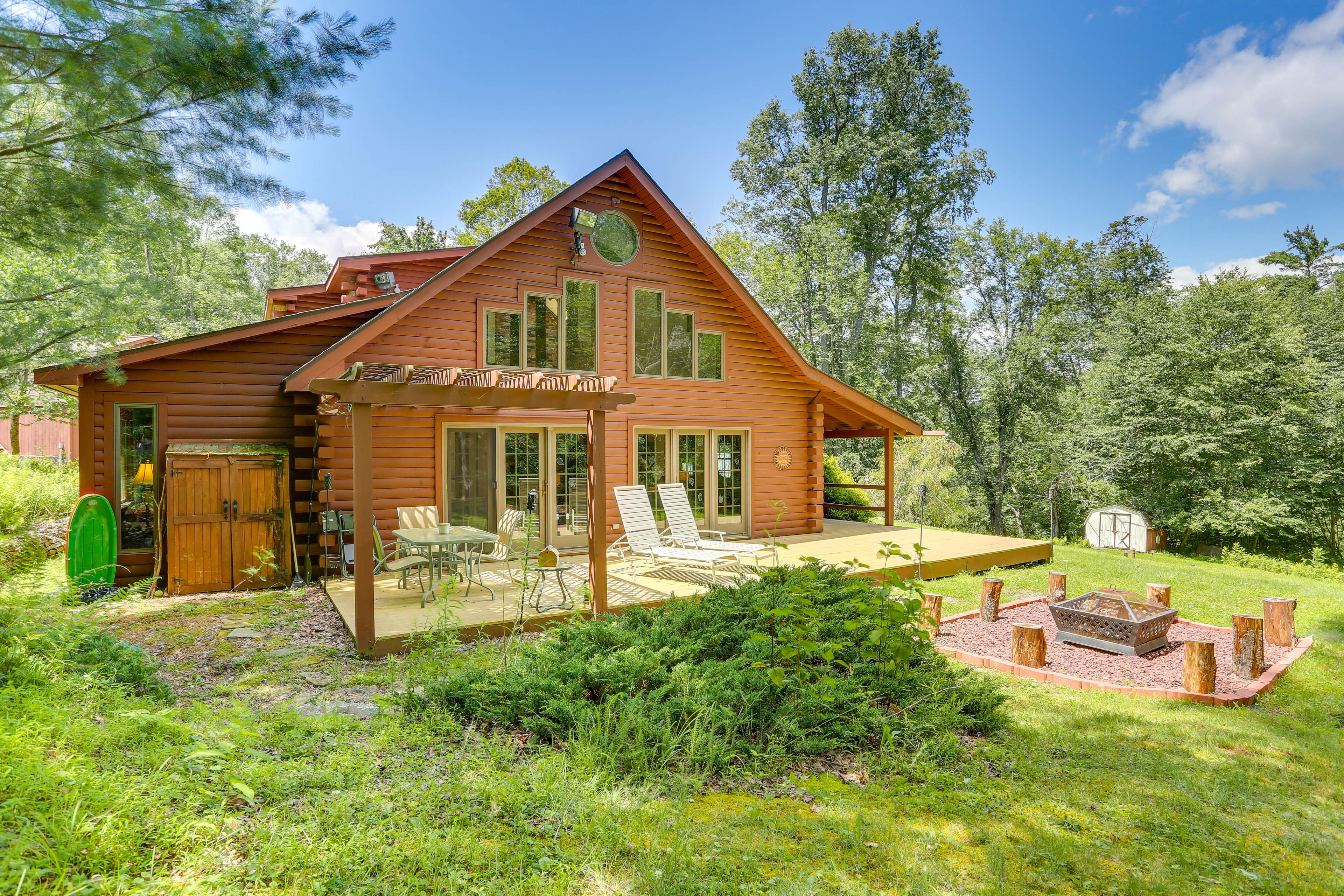 Milanville Vacation Rental | 3BR | 2BA | 3,000 Sq Ft | Stairs Required