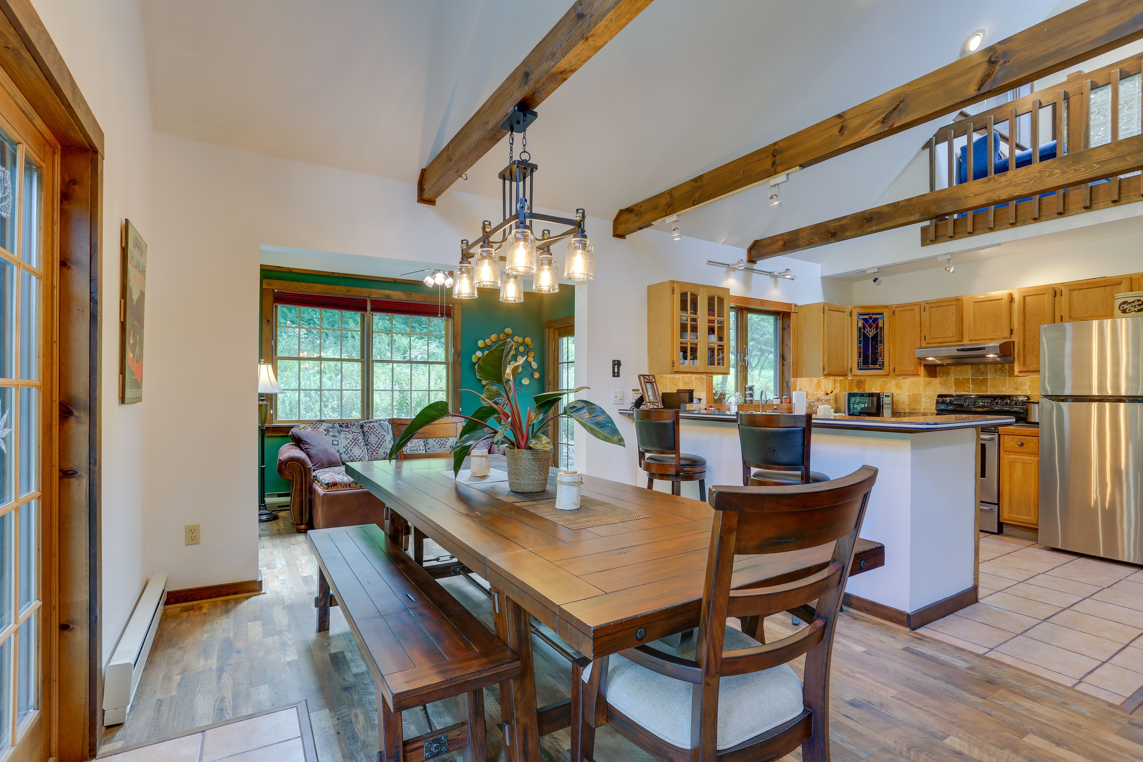 Dining Area | Dishware/Flatware Provided
