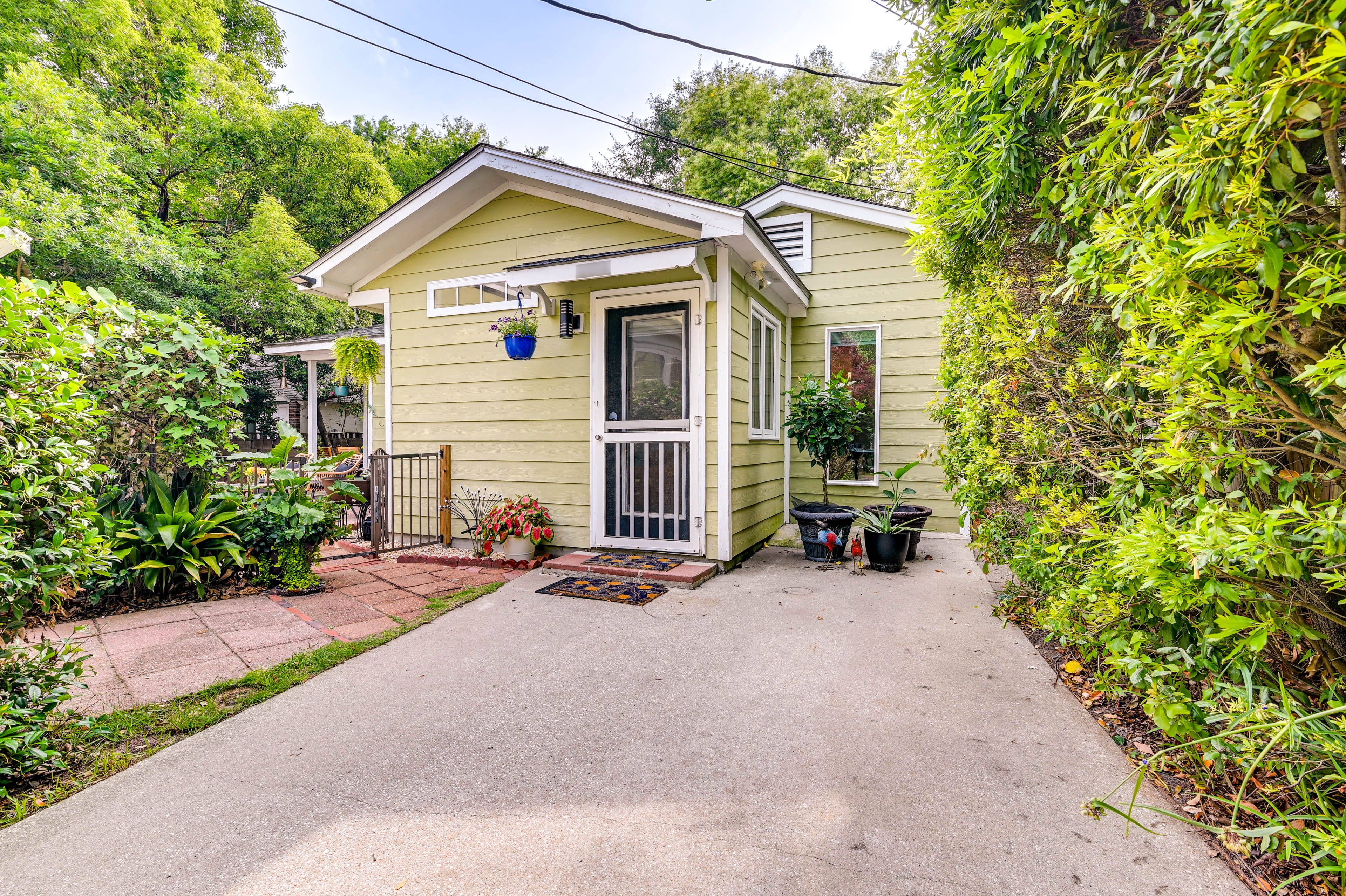 Parking | Driveway (1 Vehicle) | Free Street Parking