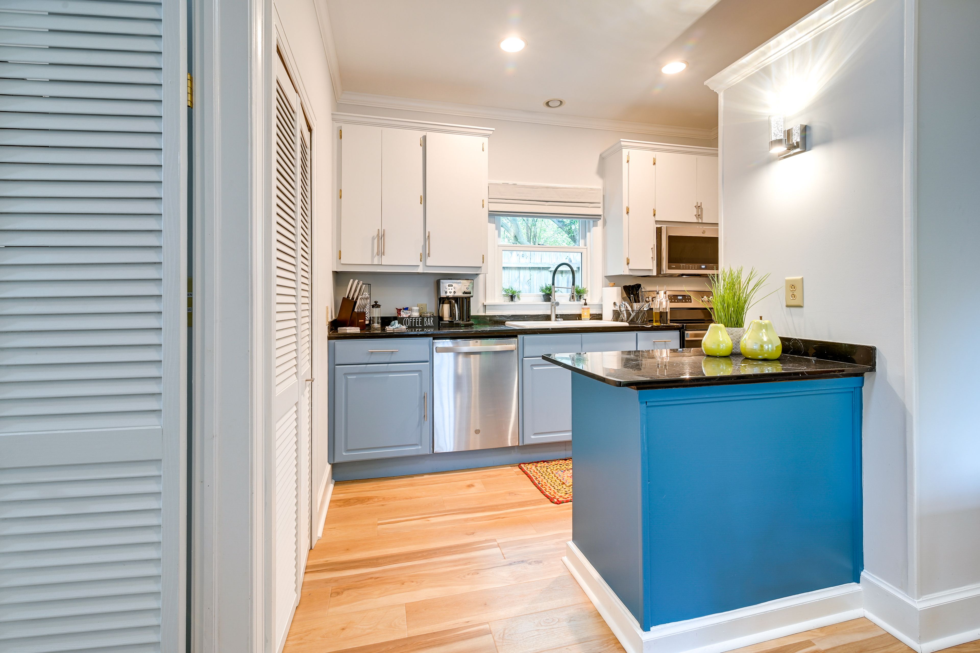 Kitchen | Cooking Basics | Coffee Maker | Paper Towels/Trash Bags Provided