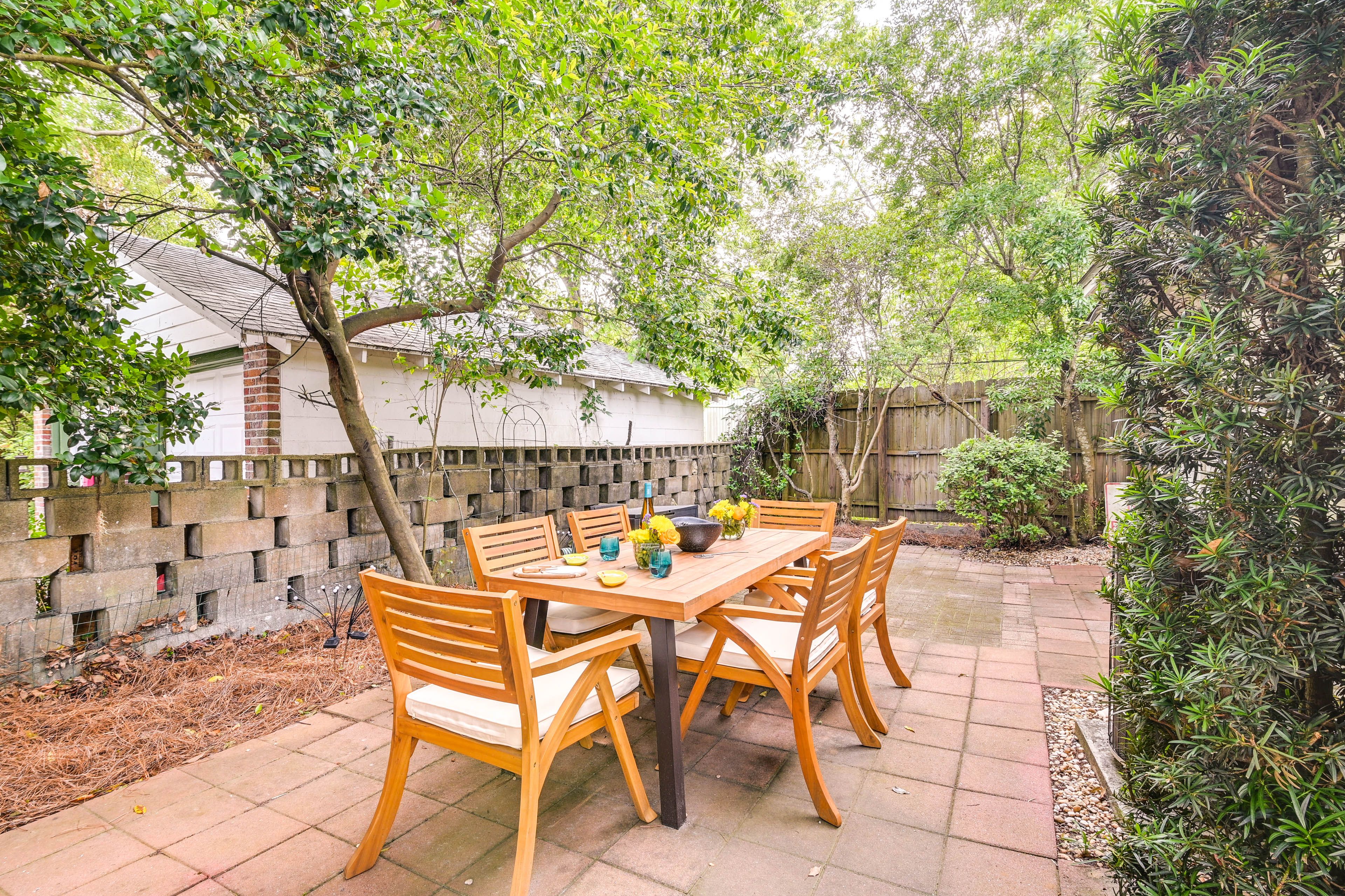 Patio | Outdoor Dining Area | Gas Grill | Lounge Furniture