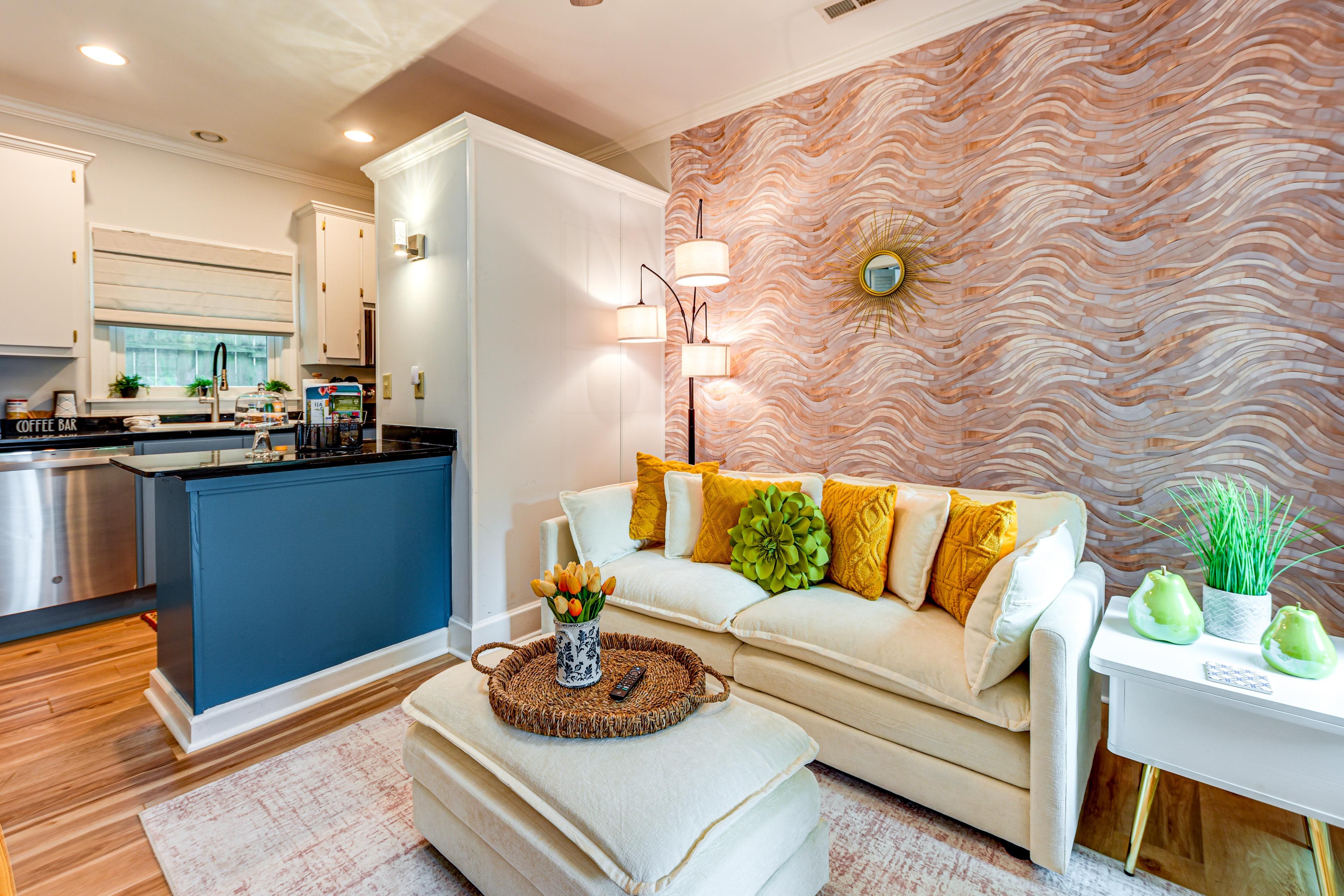 Living Room | Full Sleeper Sofa | Free WiFi | Central A/C | Board Games | Books