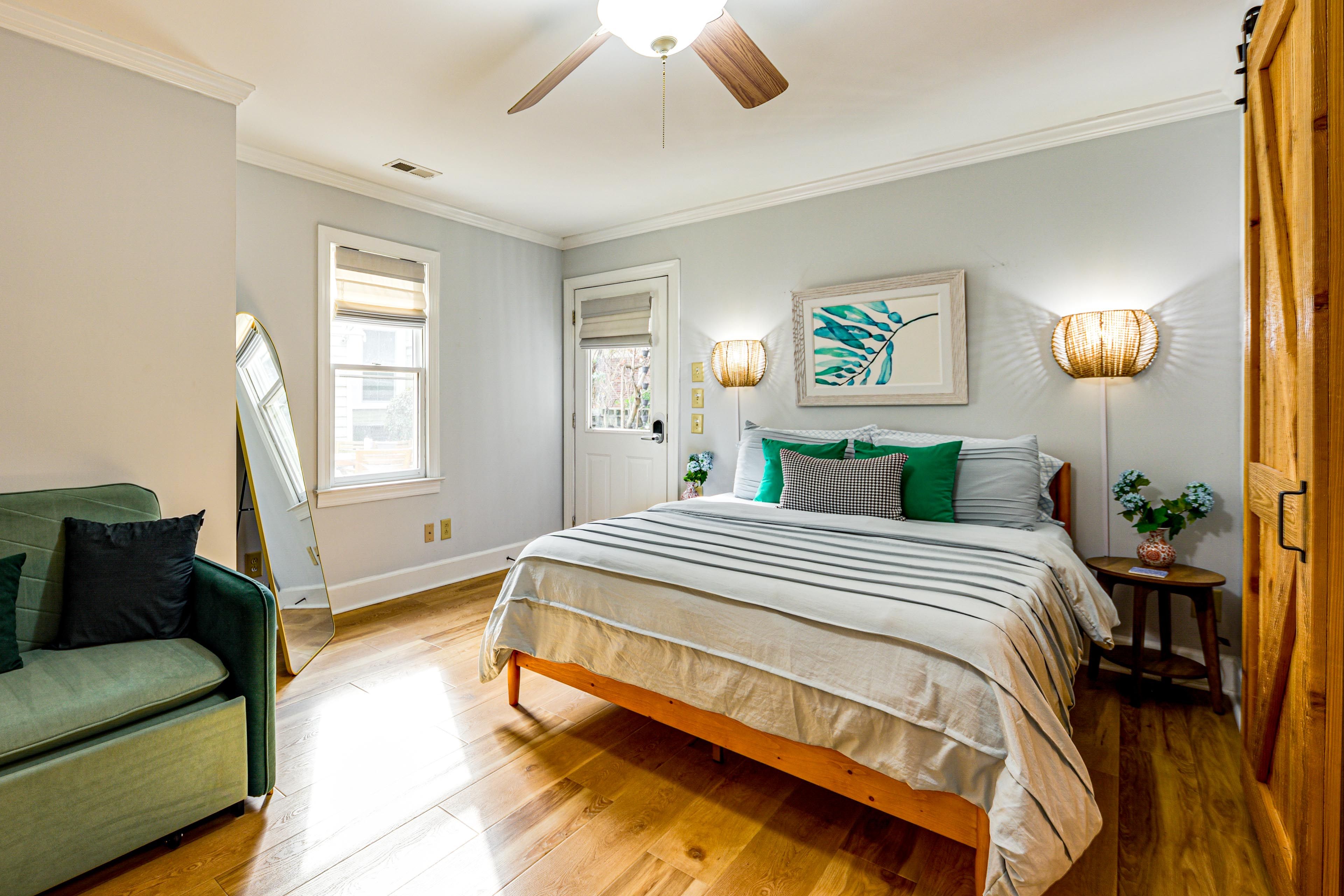 Bedroom | Queen Bed | Linens Provided