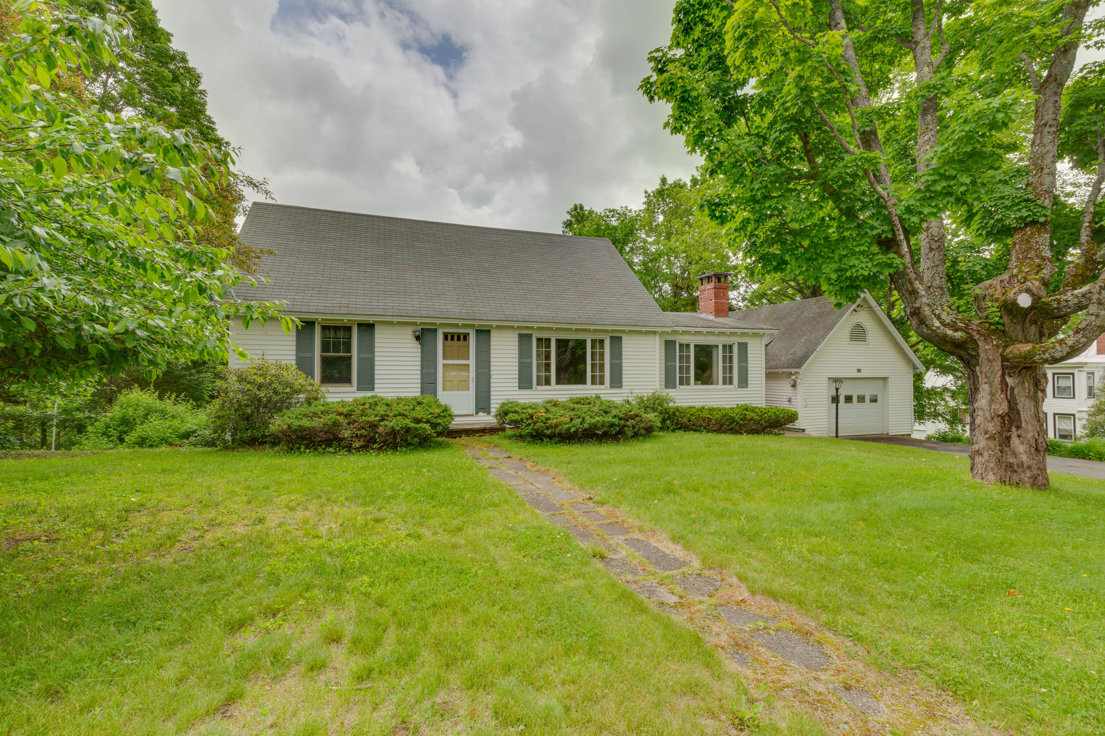 Farmington Vacation Rental | 3BR | 1.5BA | Stairs Required | 2,300 Sq Ft