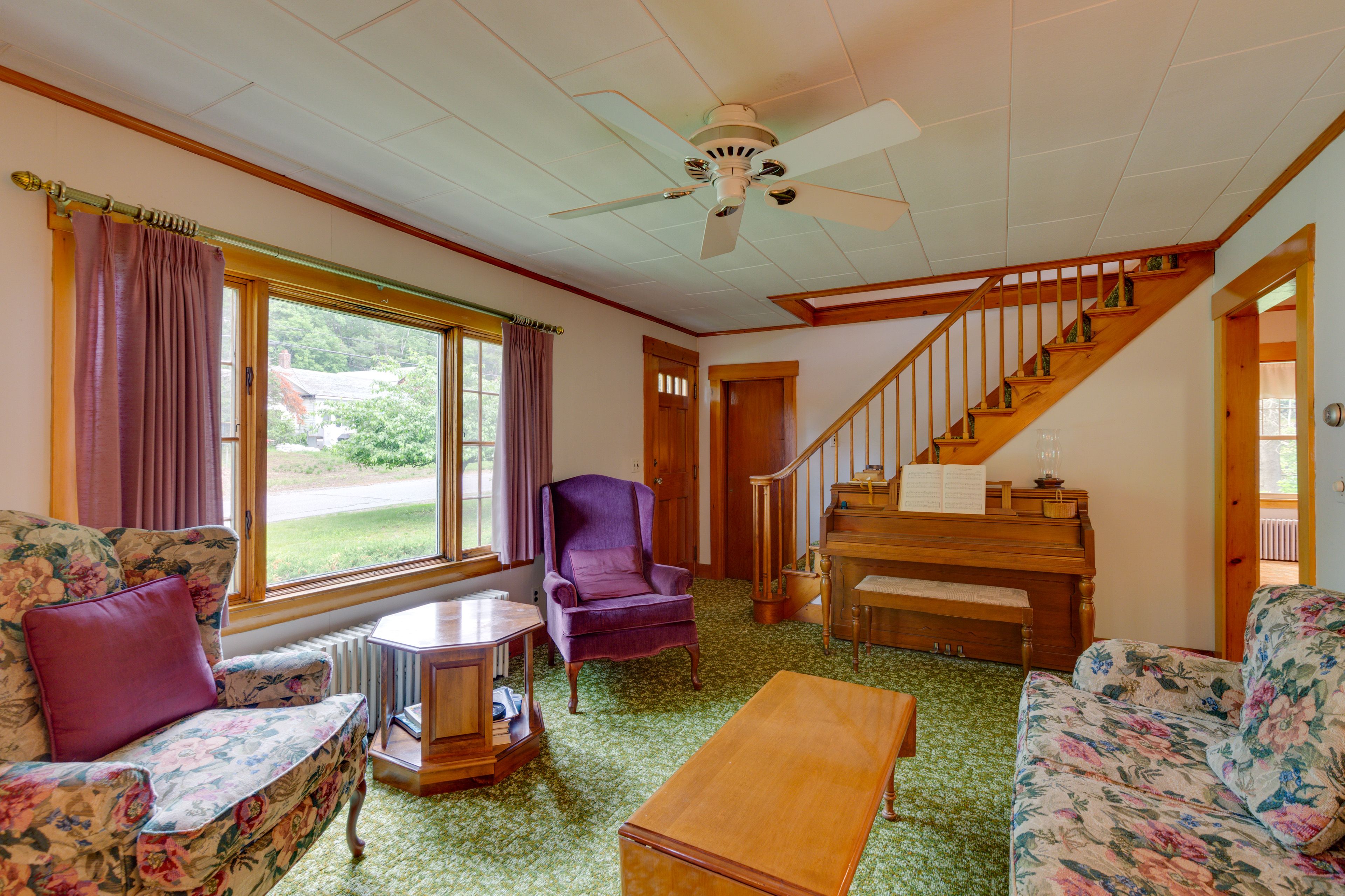 Living Room | Central Heat | Piano