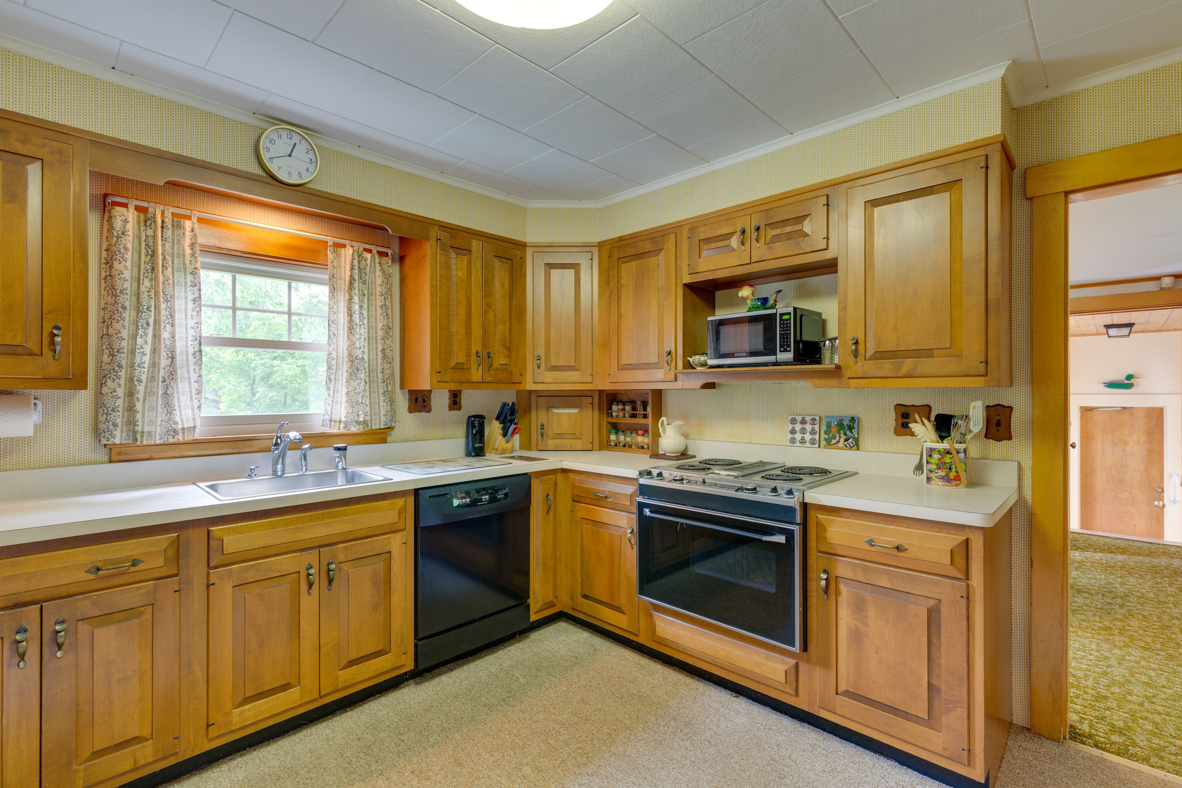 Kitchen | Slow Cooker | Toaster | Trash Bags & Paper Towels | Spices