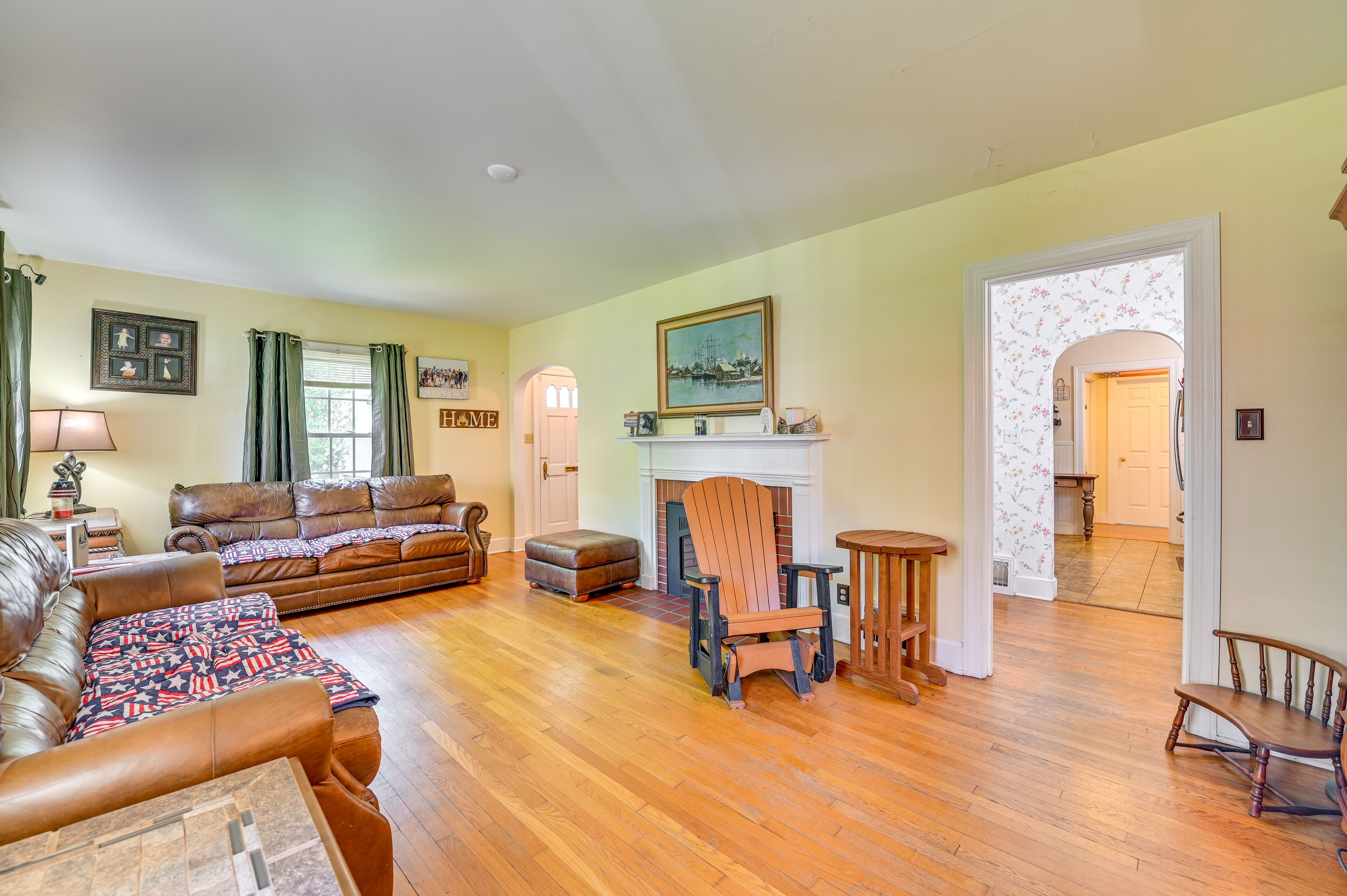 Living Room | 1st Floor | Window A/C Units | Smart TV