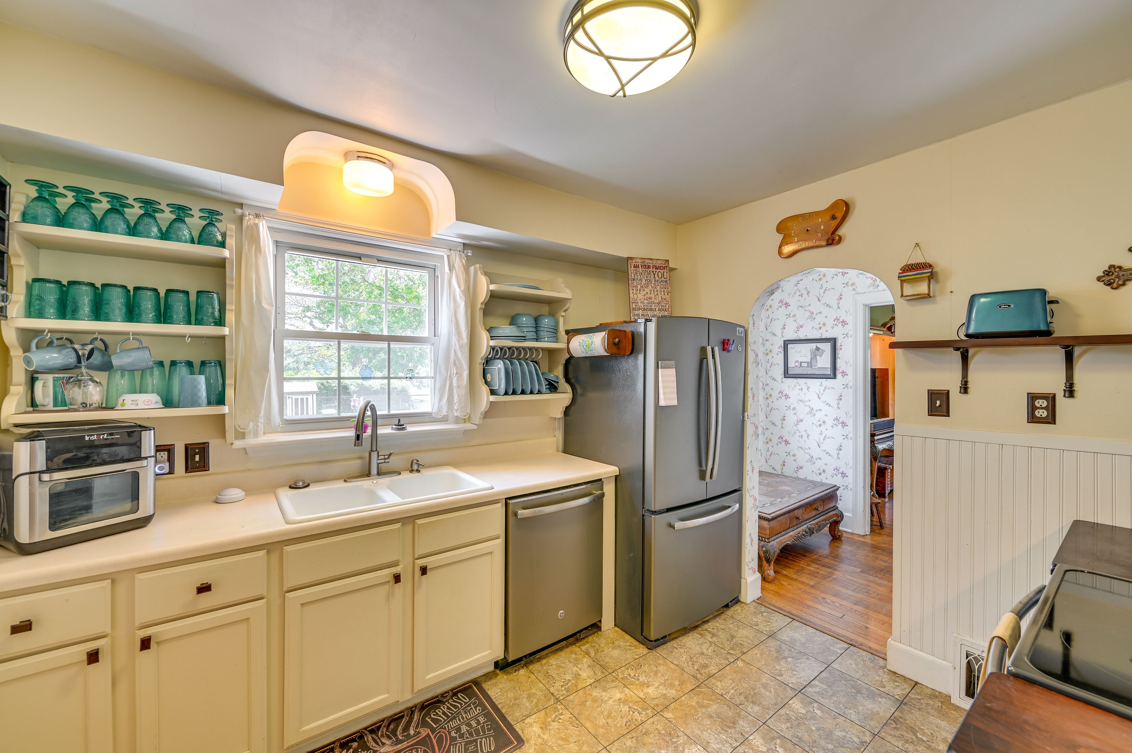 Kitchen | 1,413 Sq Ft | Pet Friendly w/ Fee | Central Heating