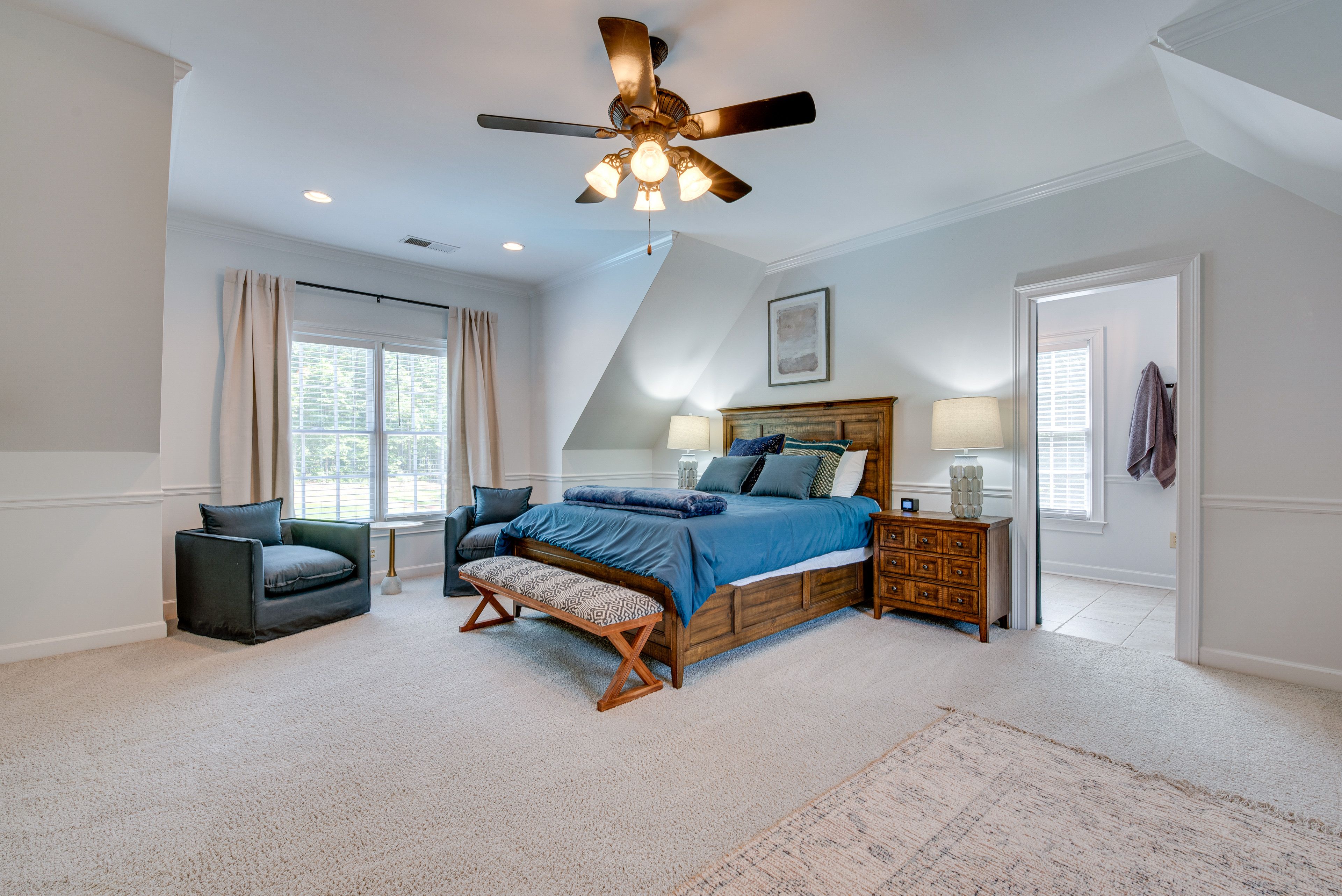 Bedroom 2 | Queen Bed | 2nd Floor | Smart TV | En-Suite Bathroom