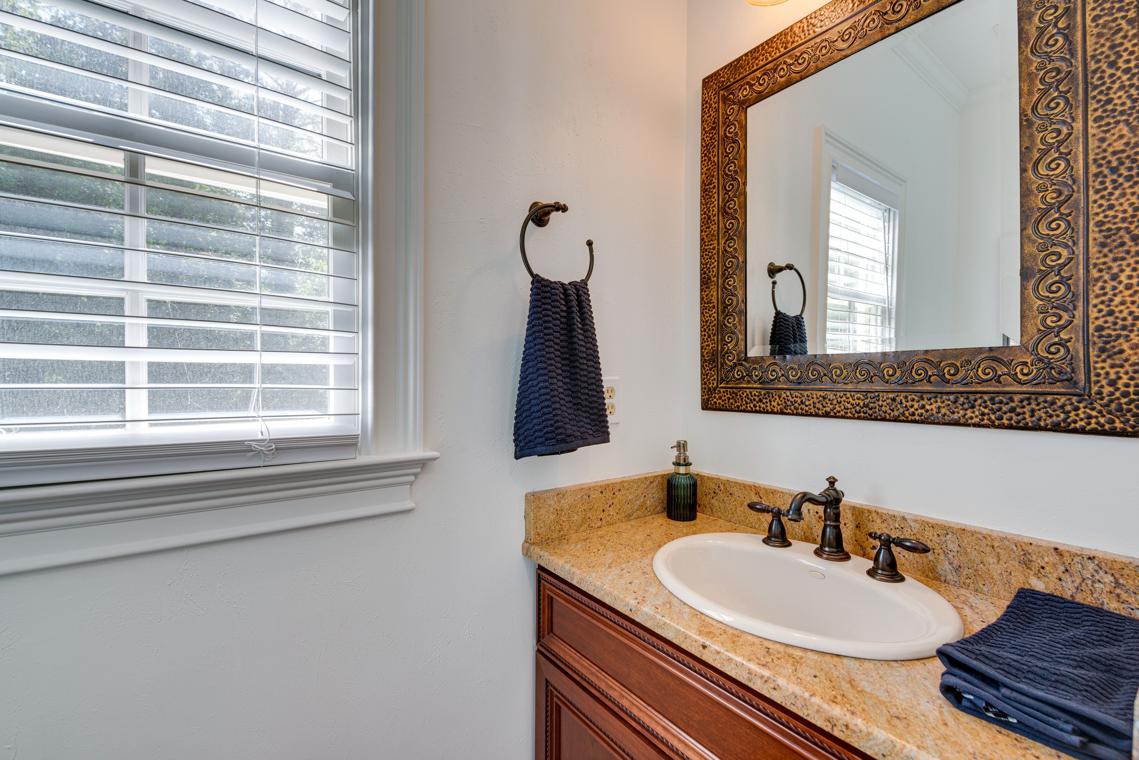 Half Bathroom | 1st Floor