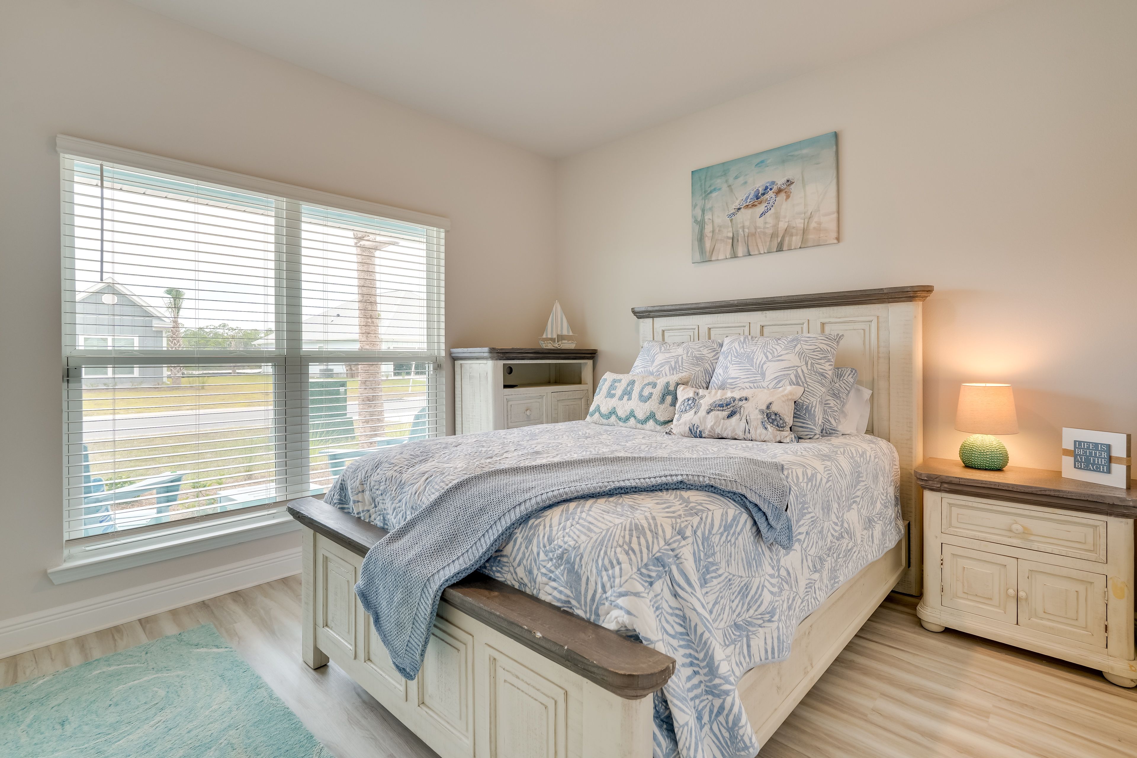 Bedroom 2 | Queen Bed | Smart TV