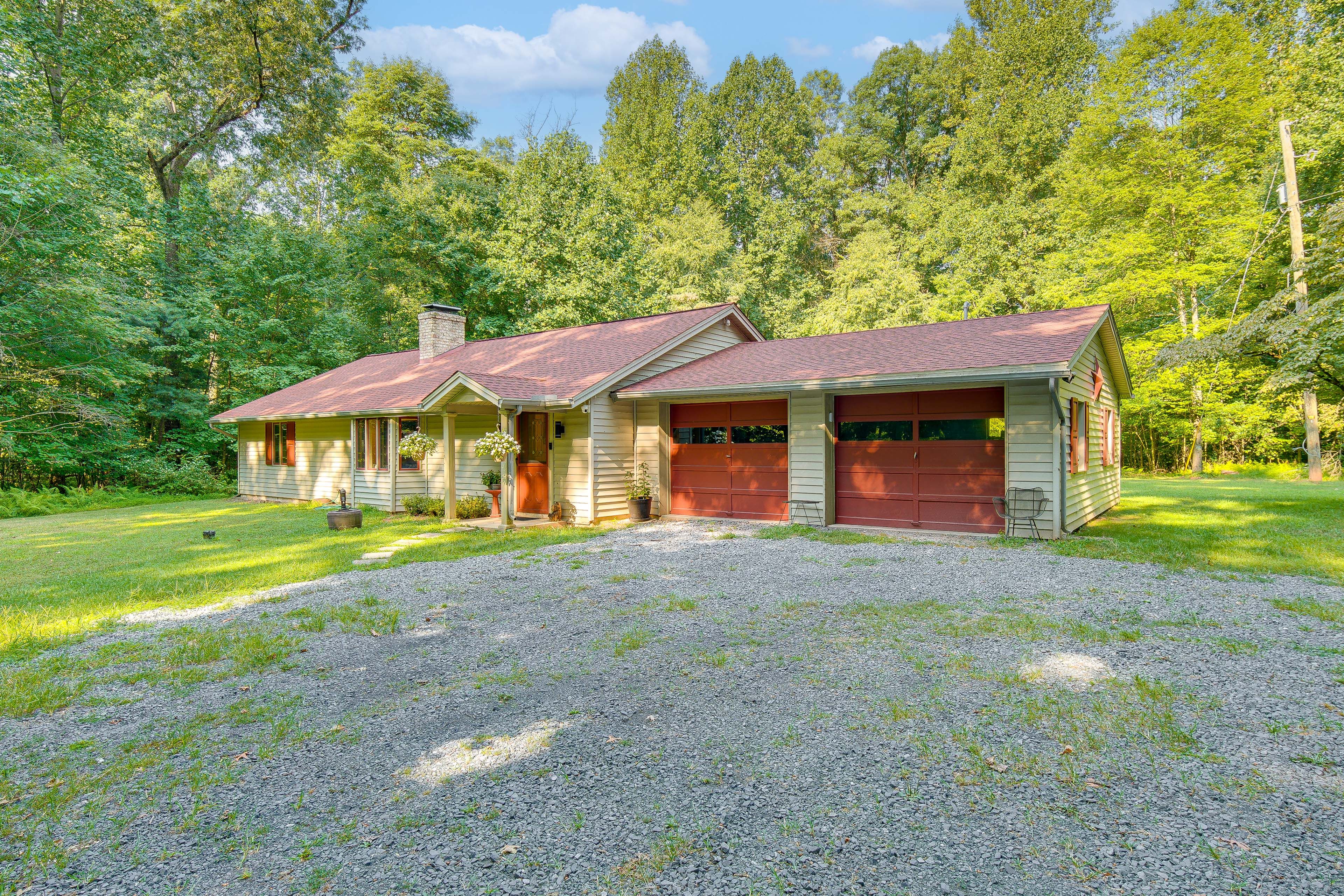 Parking | Driveway (6 Vehicles) | RV/Trailer Parking Available