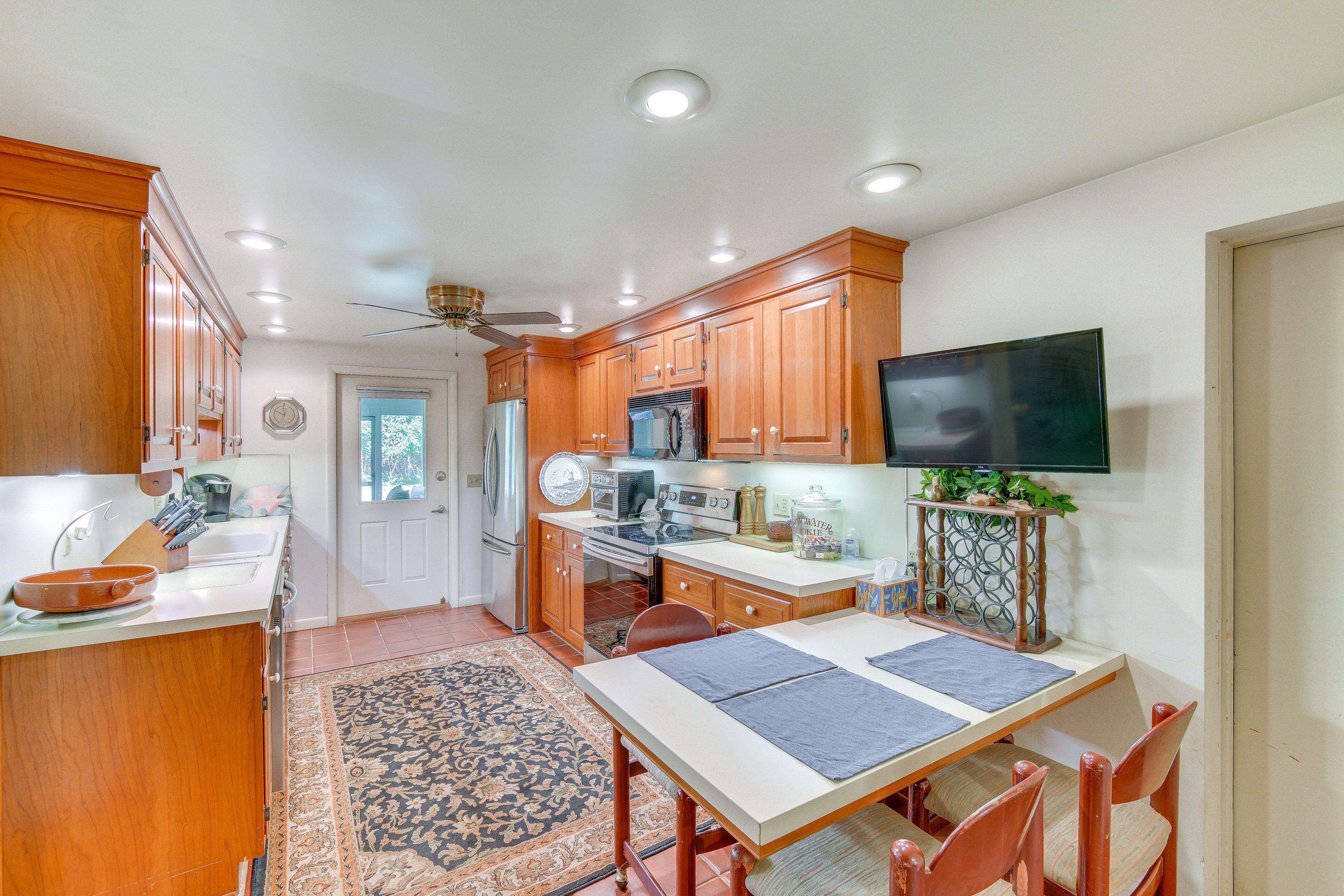 Kitchen | Breakfast Nook | Toaster Oven | Keurig Coffee Maker | Dishwasher