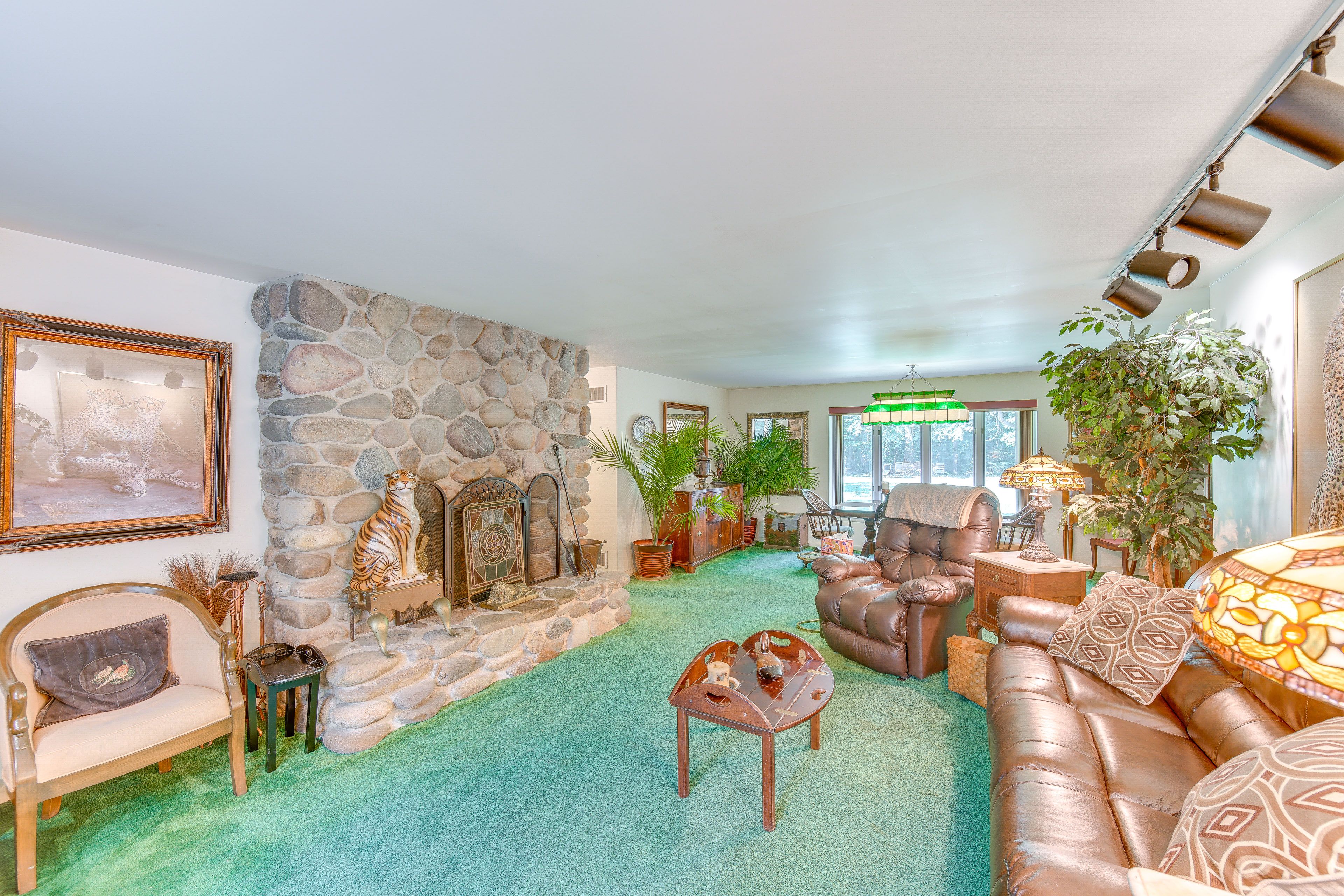 Living Room | Fireplace | Smart TV | Free WiFi