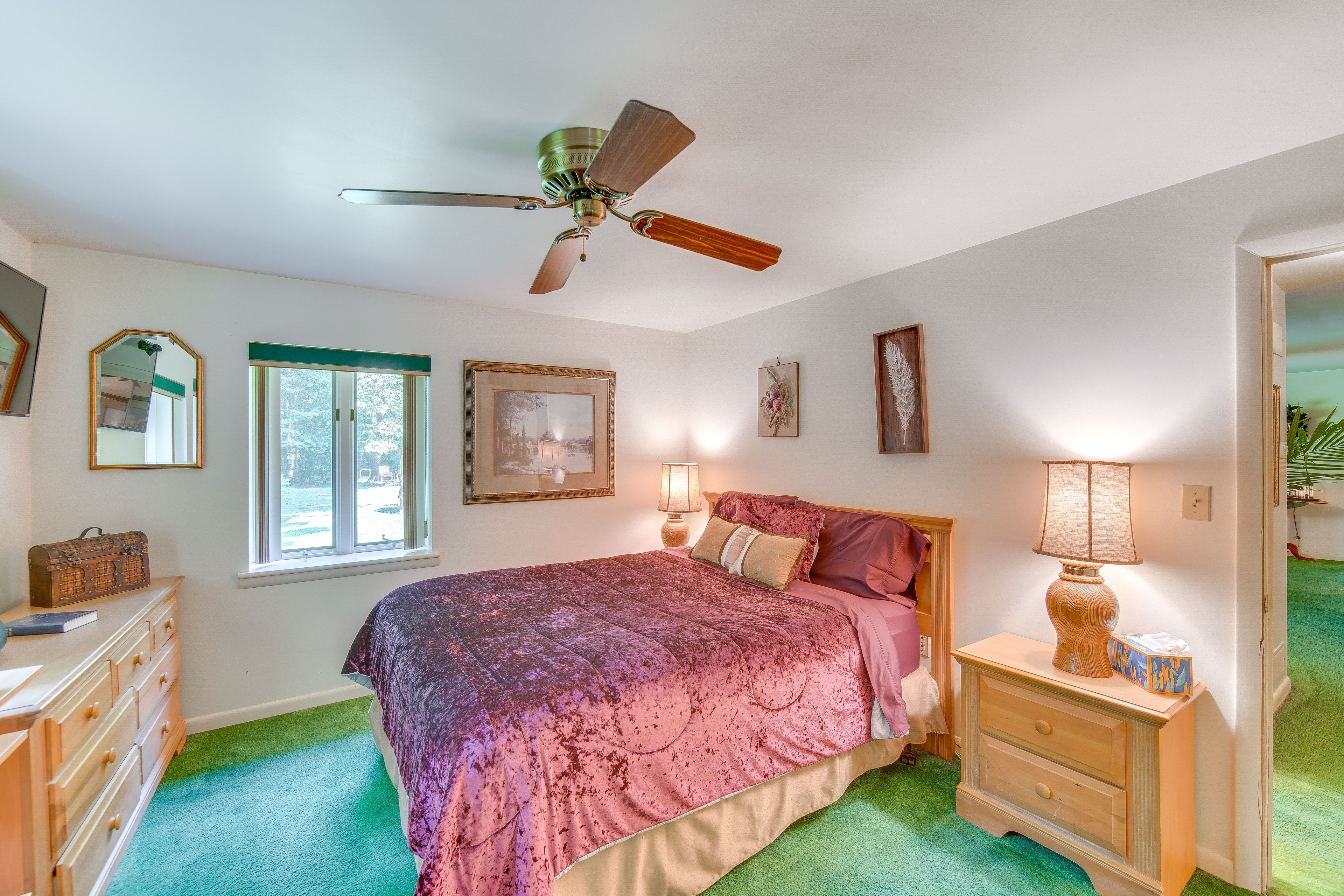 Bedroom 2 | Queen Bed | Smart TV
