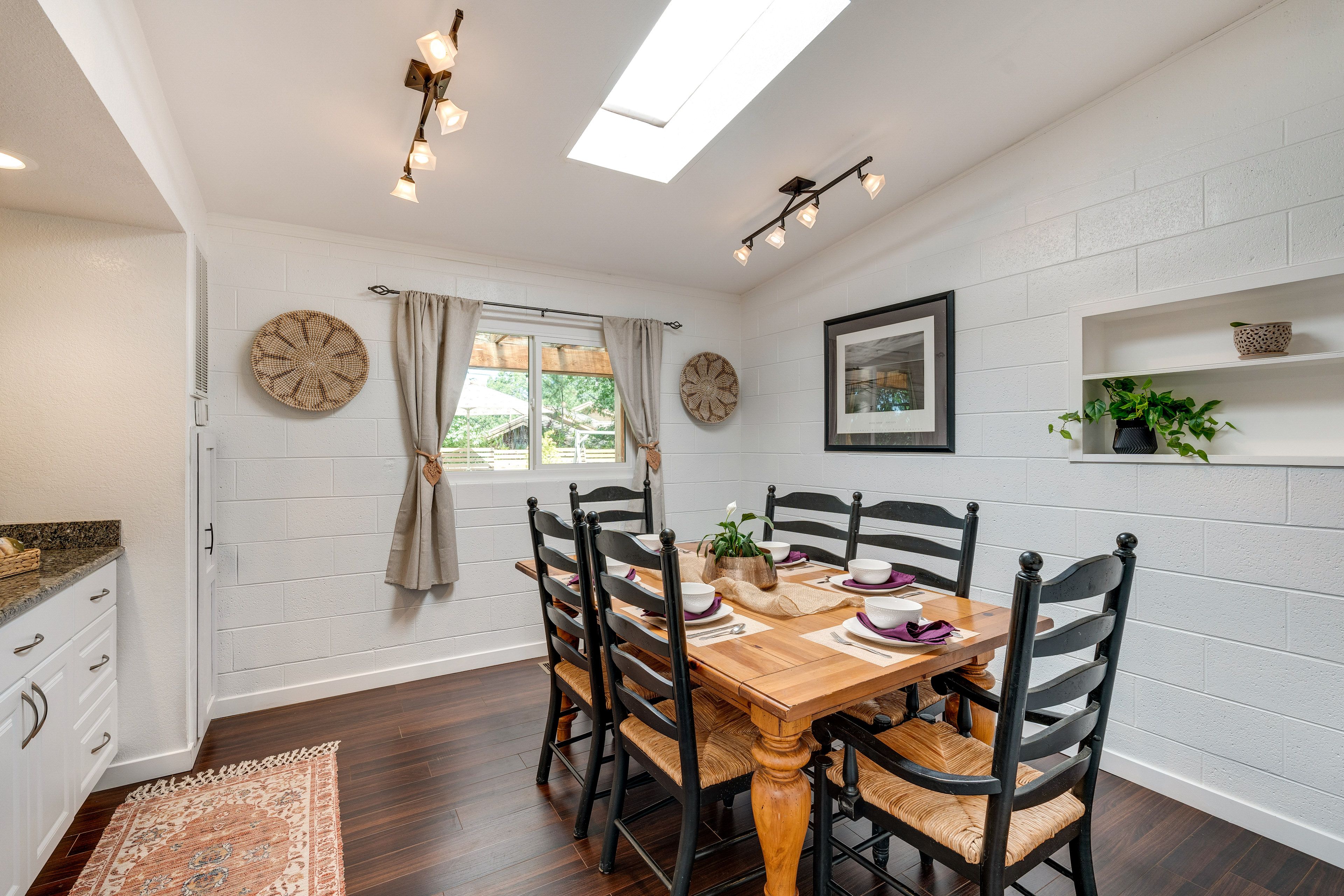 Dining Room | Dishware & Flatware Provided