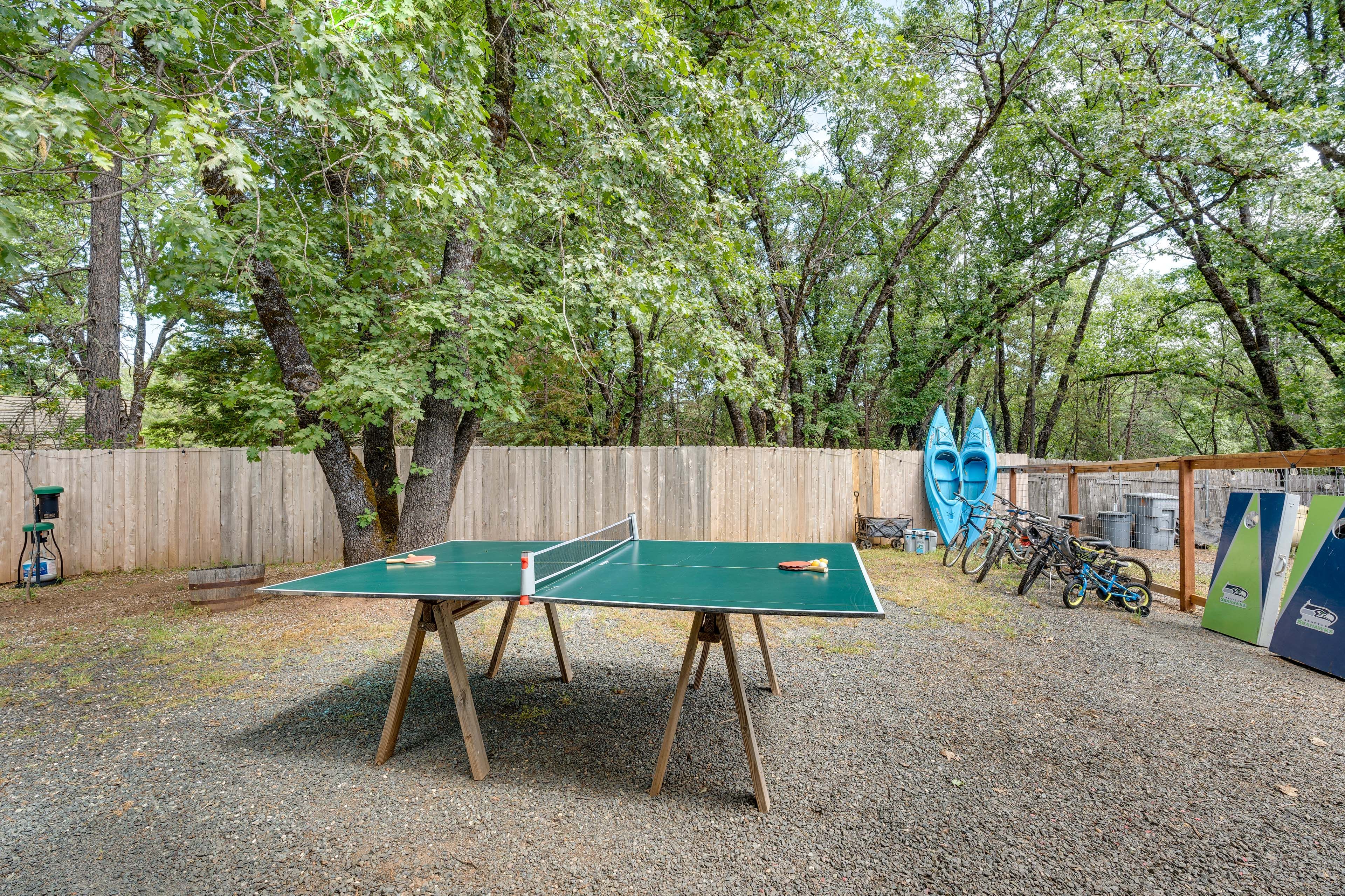 Private Yard | Kayaks | Bicycles | Ping Pong Table | Cornhole