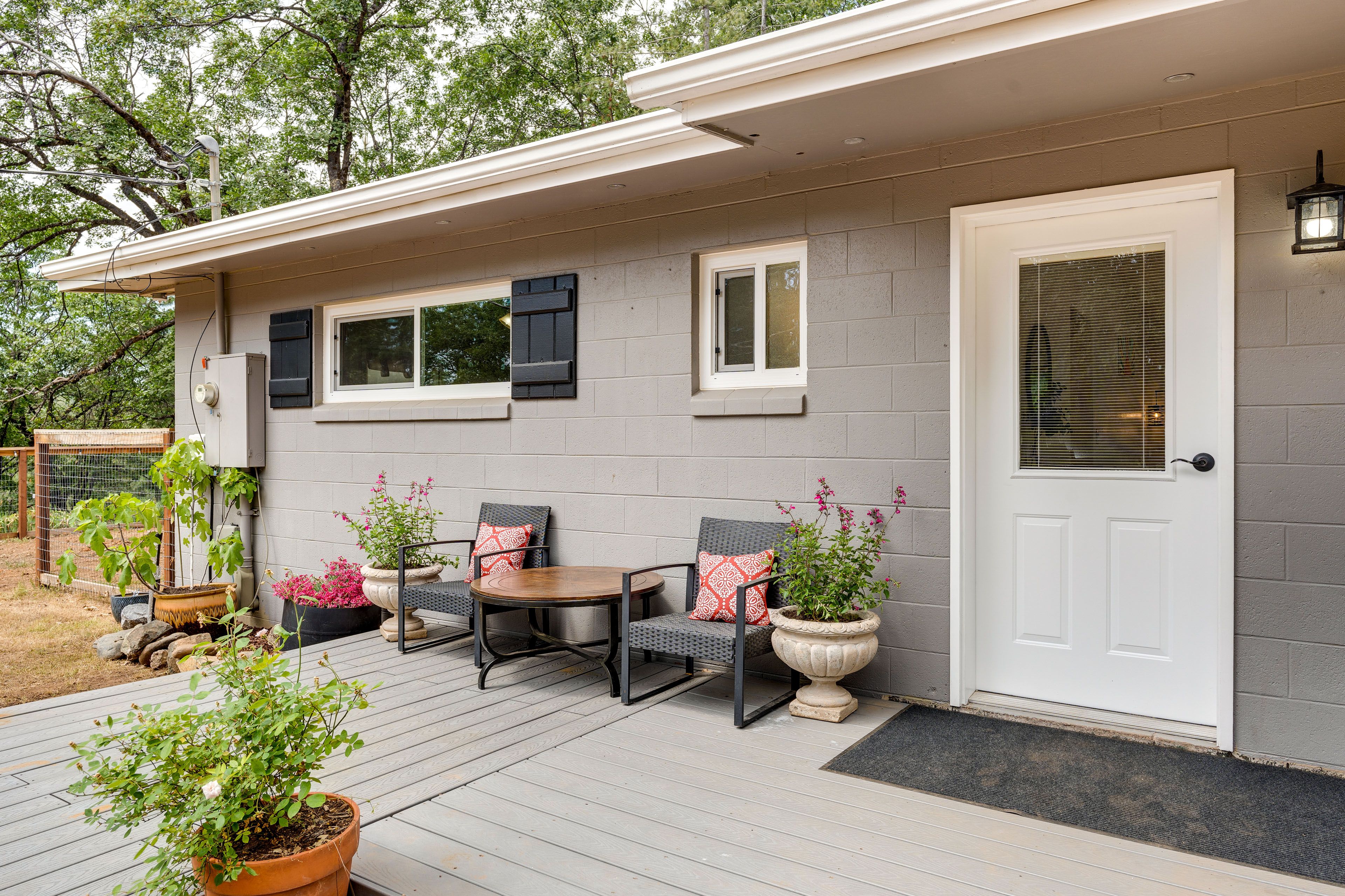 Front Porch | Driveway Parking (6 Vehicles)