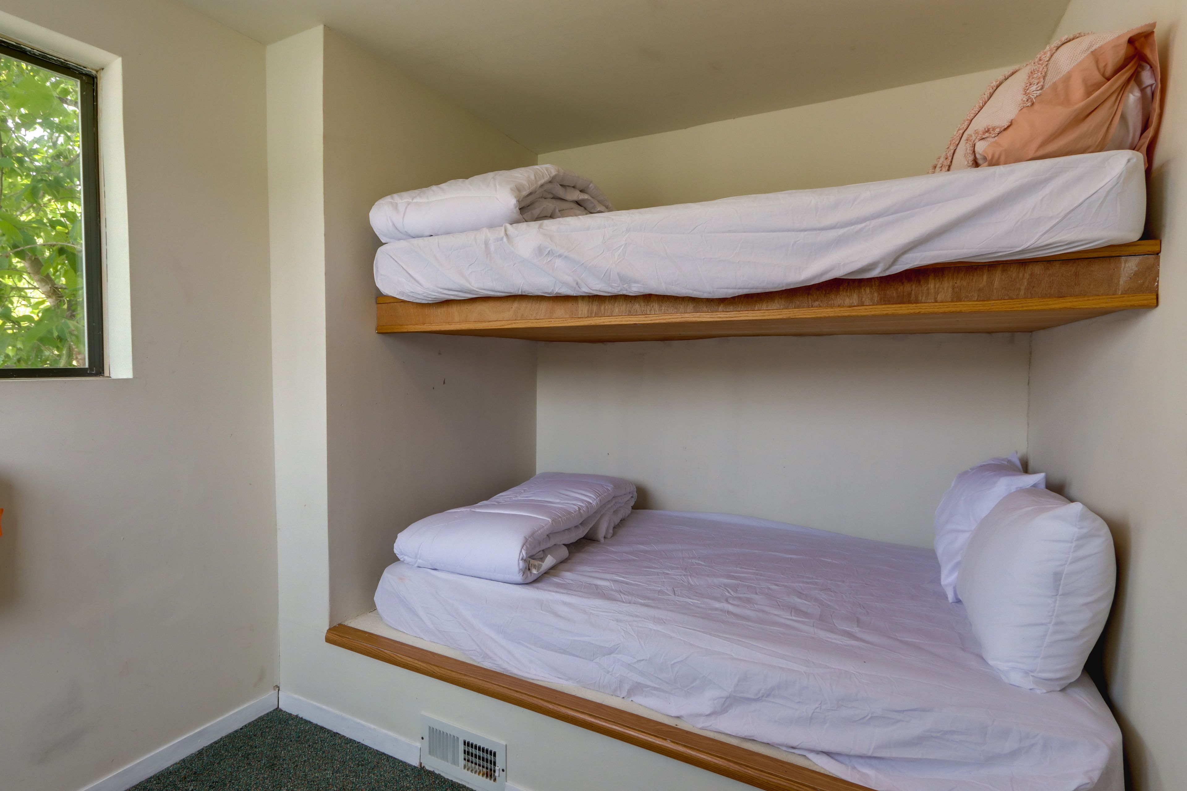 Bedroom 2 | Full Bunk Bed | Smart TV | Main Floor