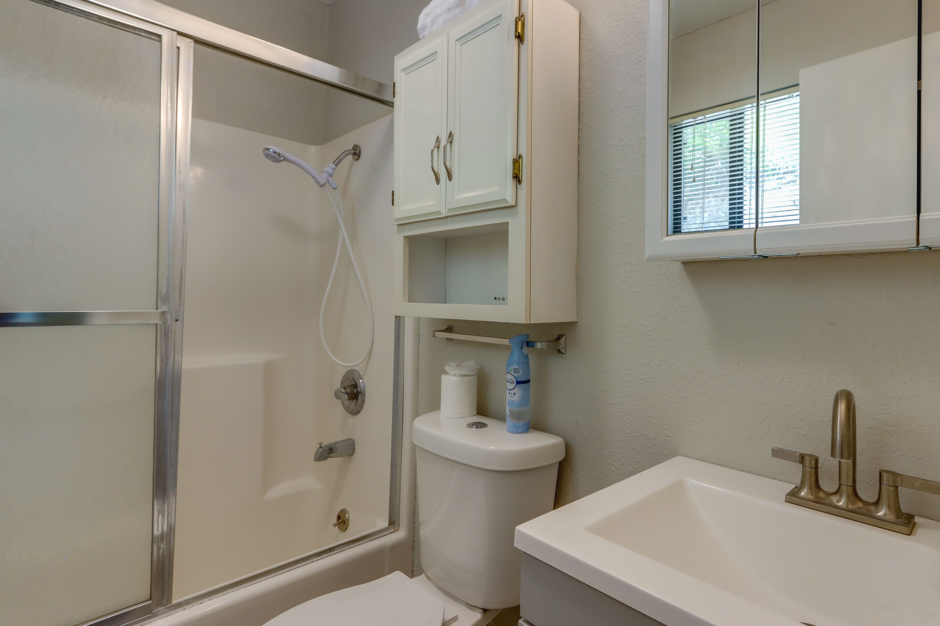 Full Bathroom | Main Floor