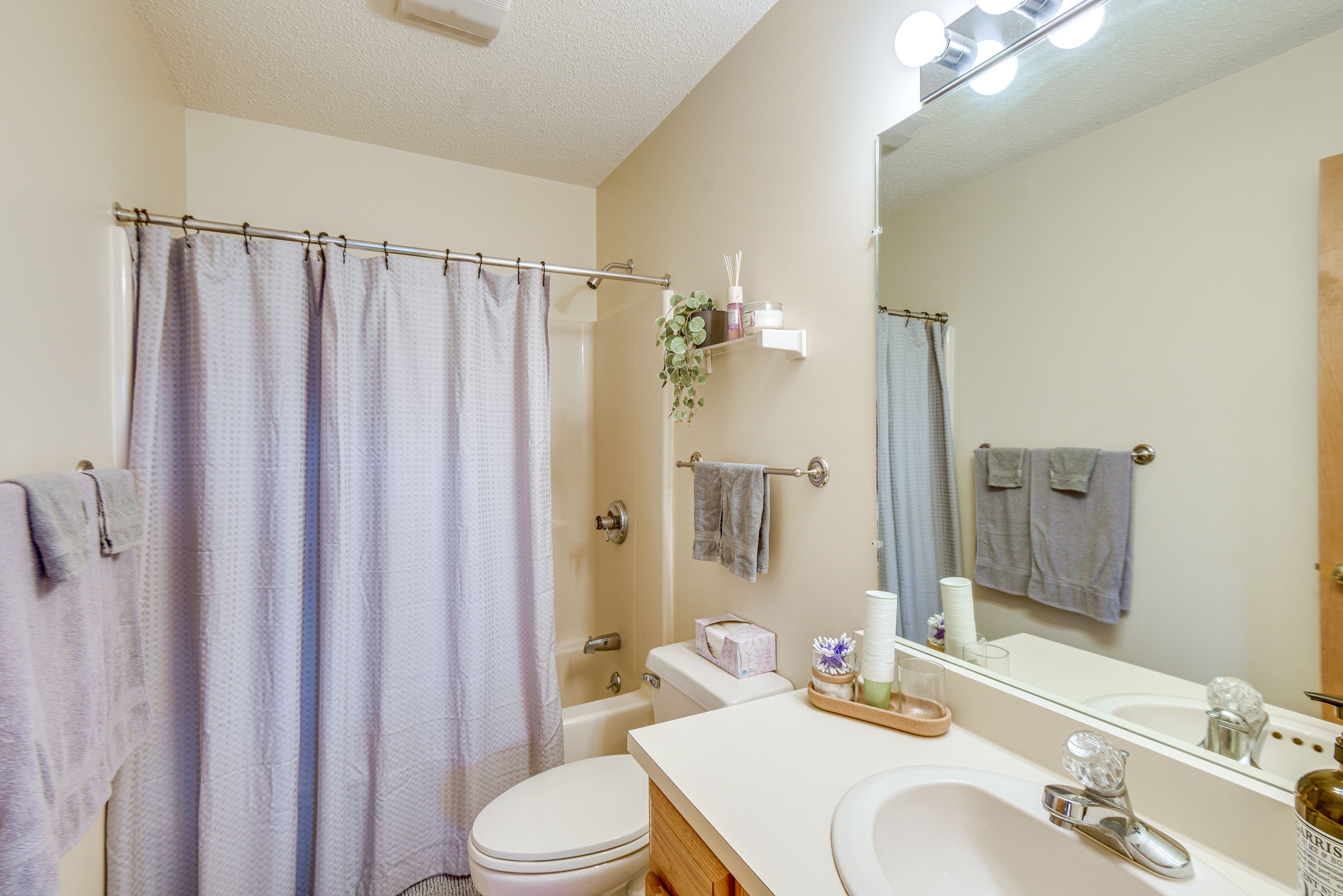 En-Suite Bathroom | Complimentary Toiletries | Hair Dryer | Towels Provided