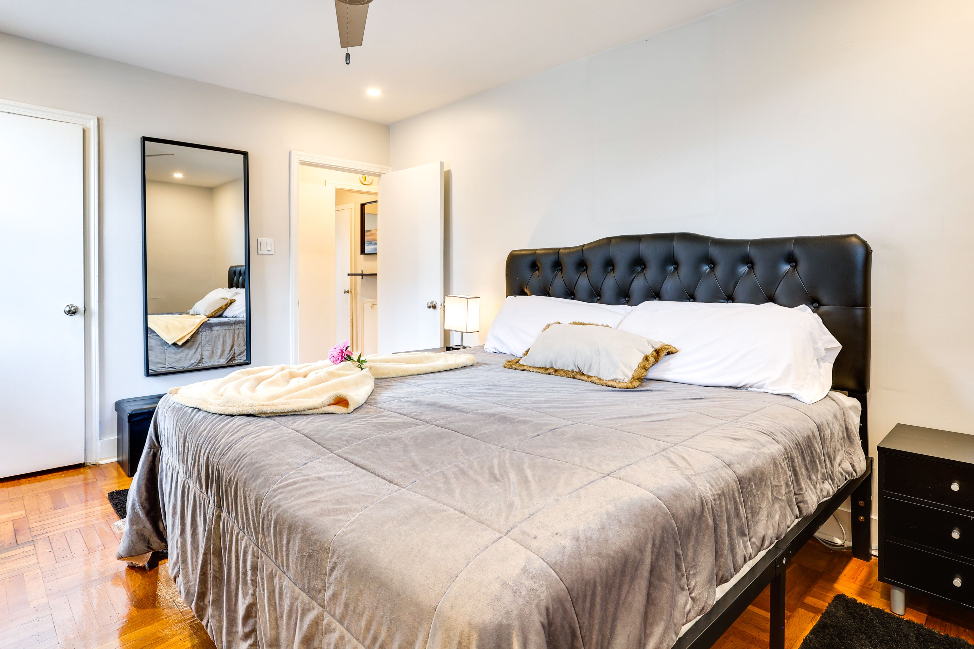Bedroom 1 | King Bed