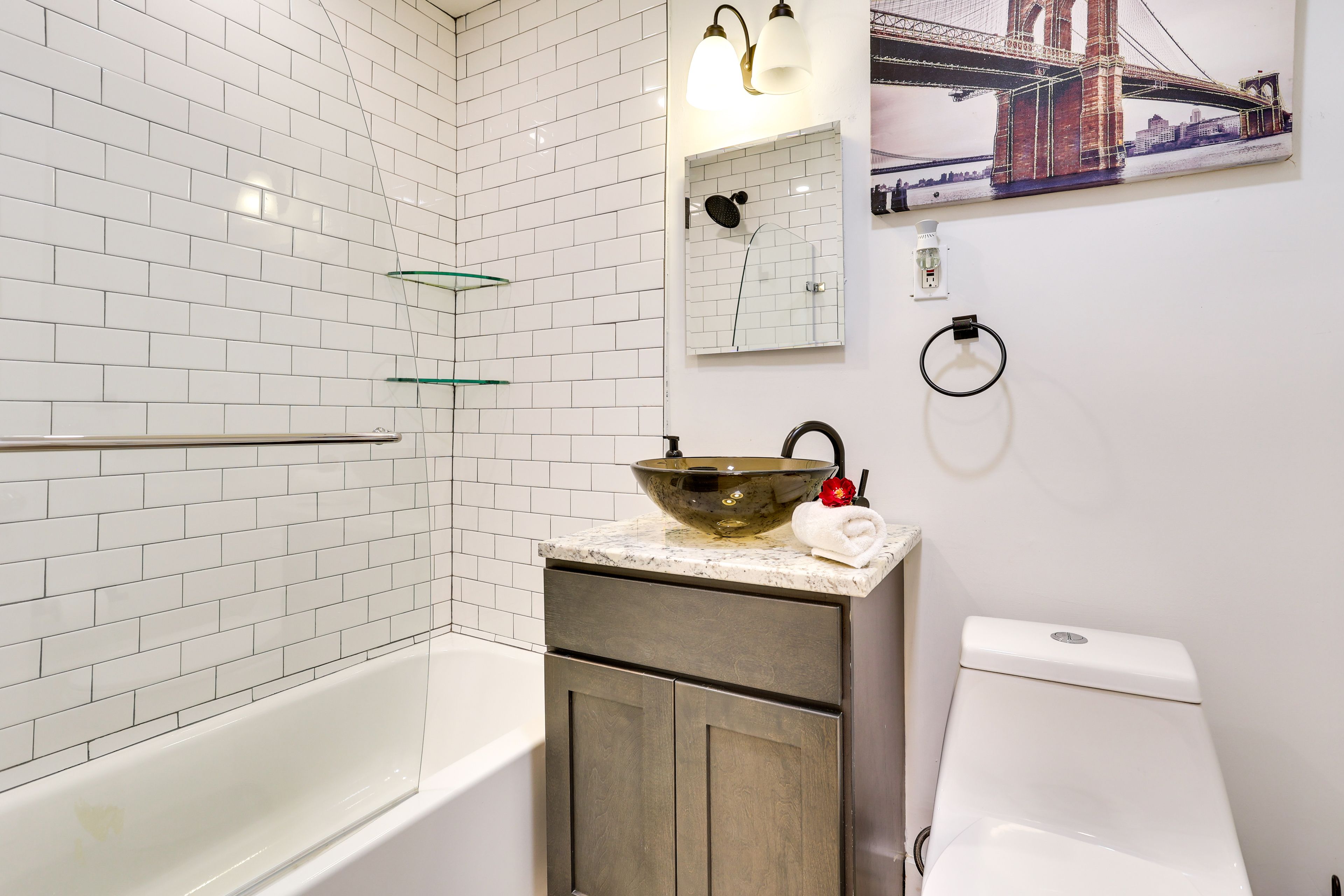 Bathroom | Complimentary Toiletries | Towels Provided