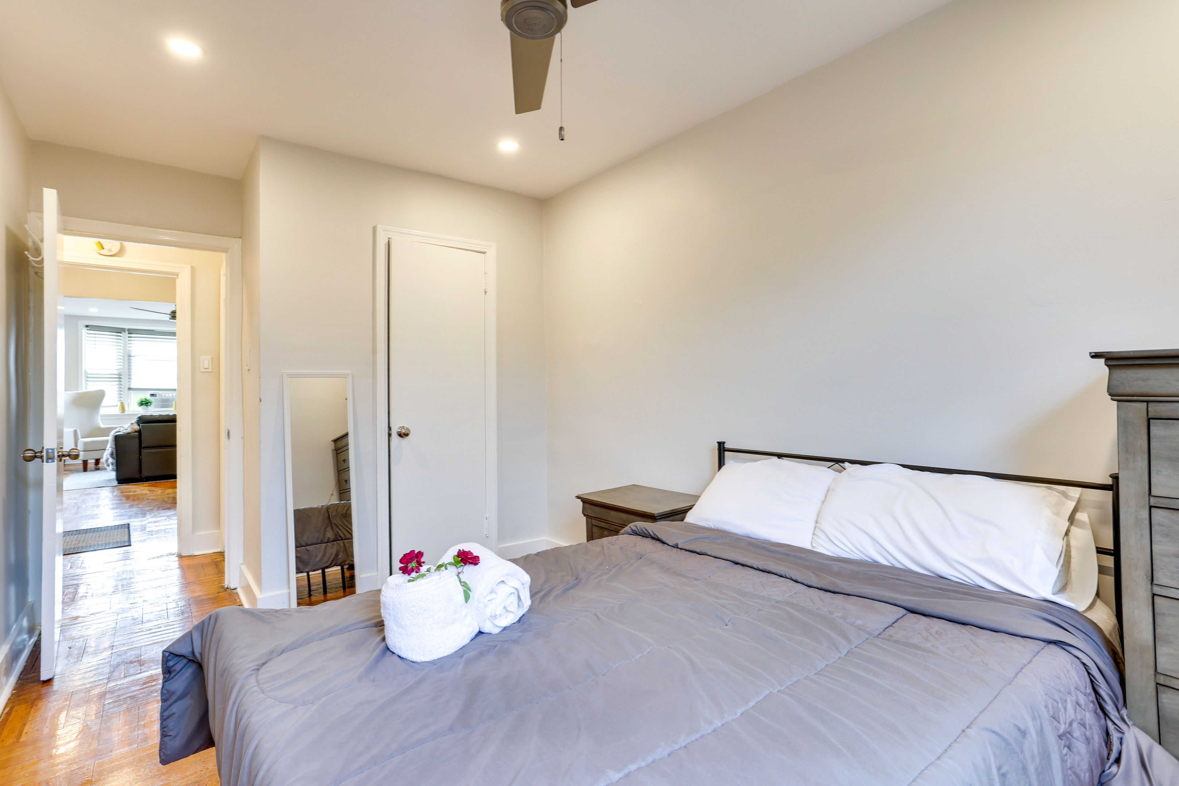 Bedroom 2 | Queen Bed