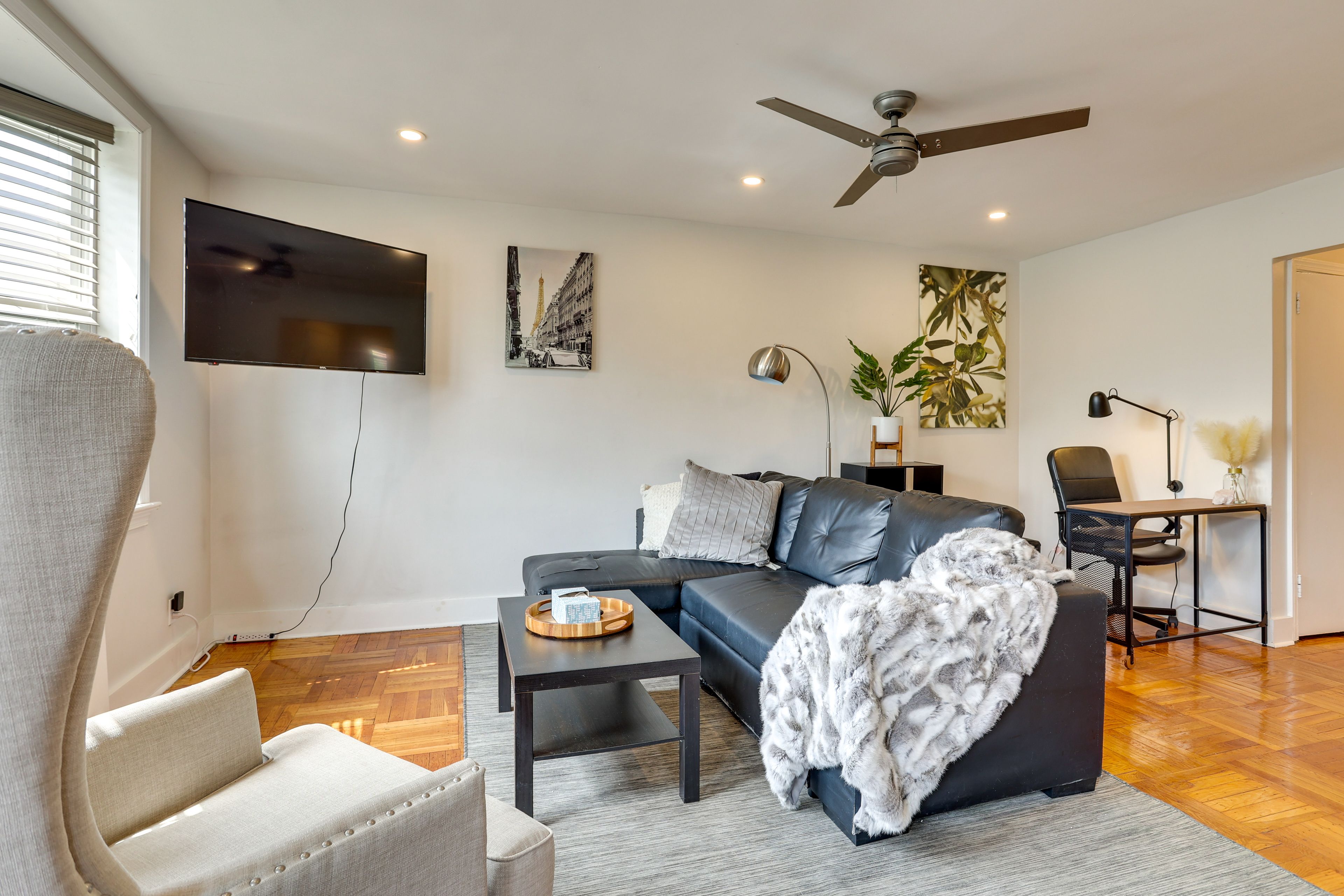 Living Room | Smart TV | Desk Workspace